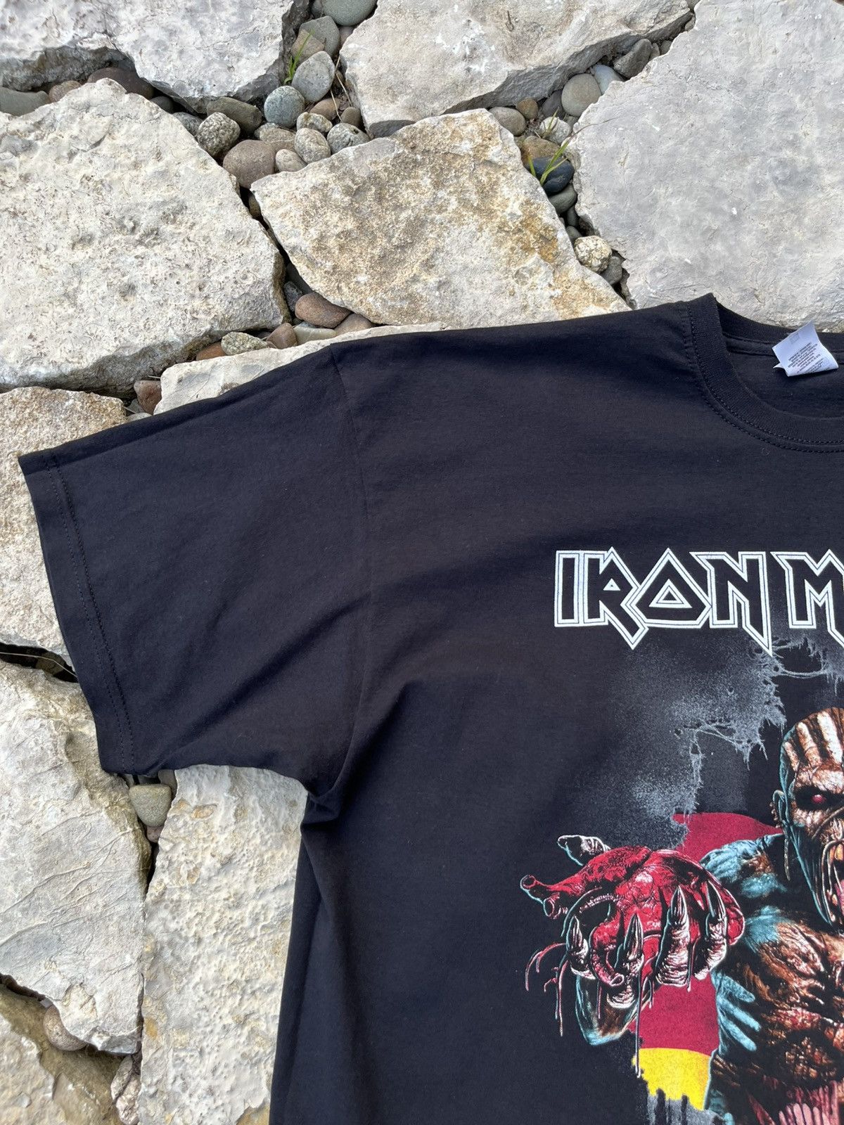 Band Tees × Iron Maiden × Vintage Vintage Iron Maiden Germany flag the book of souls tour tee Size US XL / EU 56 / 4 - 5 Thumbnail