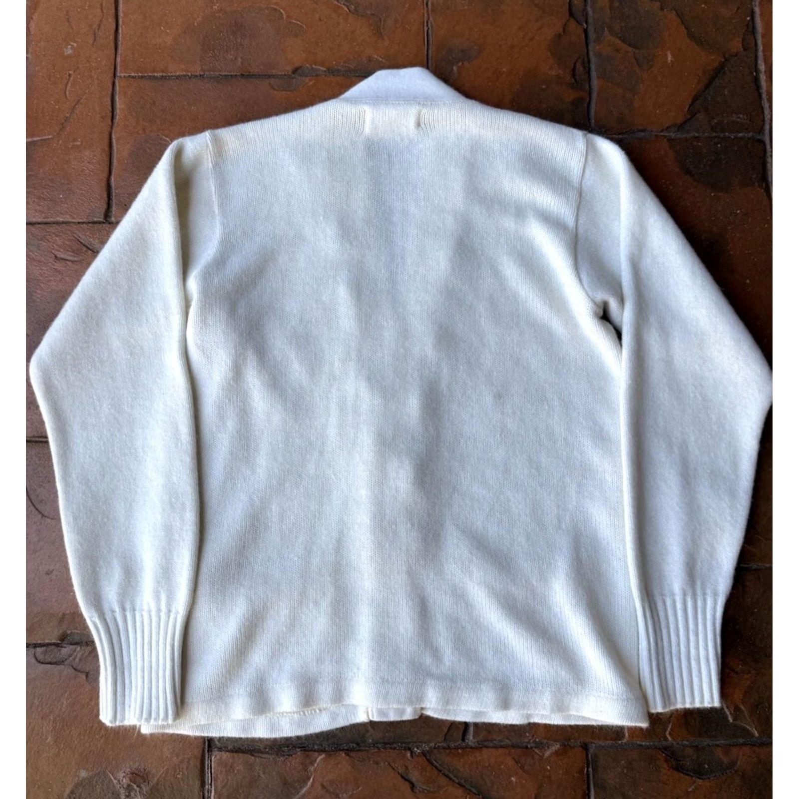 Vintage VINTAGE Athletic Knitwear Varsity Lettermans School Sweater Cardigan Unisex Adults 38 White Long Sleeve V-Neck Embroidered Patch Logo Pockets Size XS / US 0-2 / IT 36-38 - 3 Thumbnail
