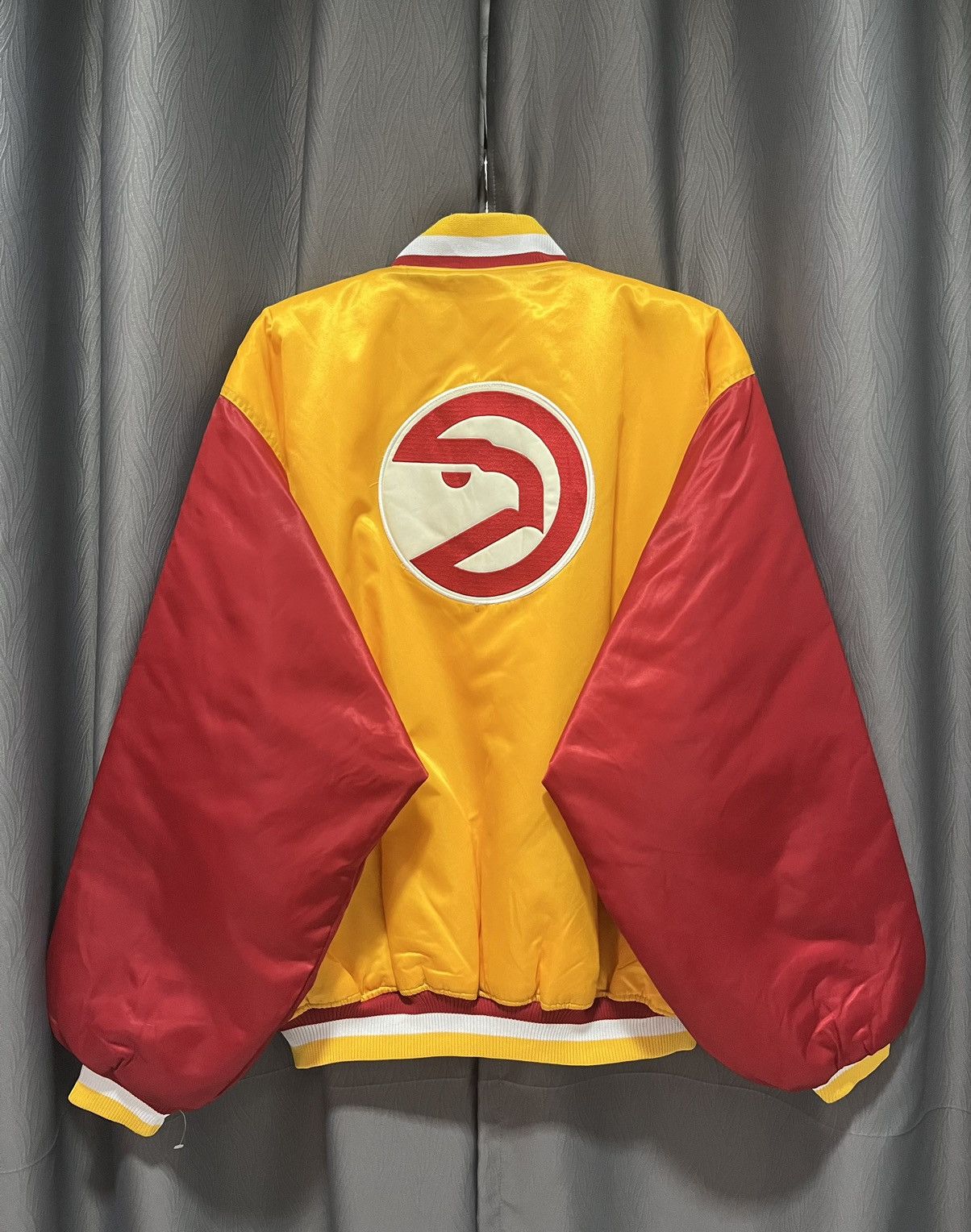 NBA × Vintage Vtg 90s Unworn Atlanta Hawks Satin Bomber Jacket Oversized Size US XXL / EU 58 / 5 - 2 Thumbnail