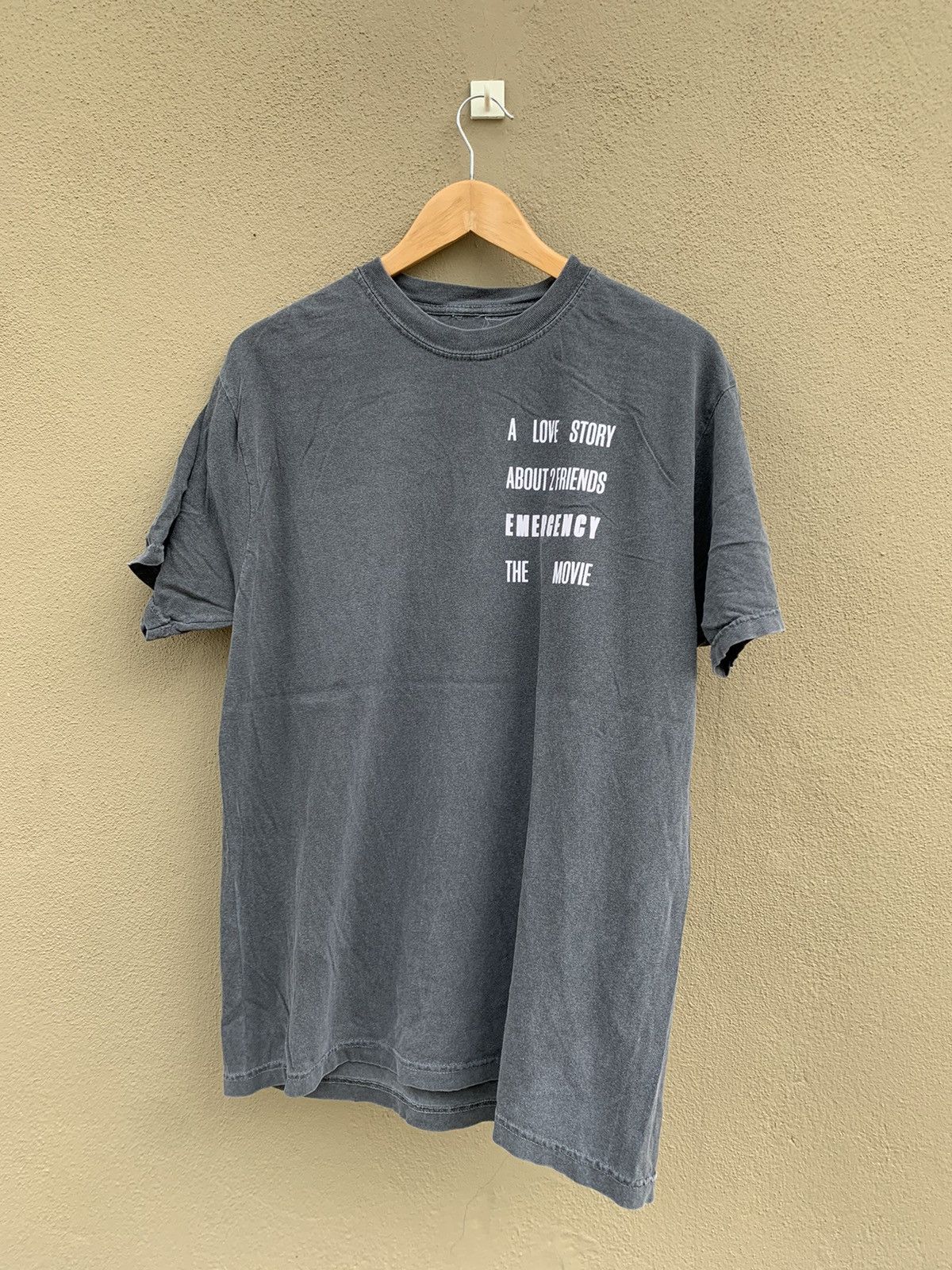 Vintage Thrashed Emergency Movie Comey Thriller Movie Faded Tshirt Size US L / EU 52-54 / 3 - 3 Thumbnail
