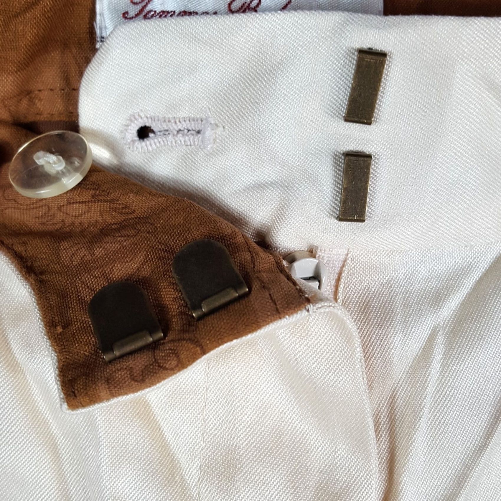 Tommy Bahama VINTAGE Tommy Bahama Capri Pants Women's Size 12 Silk Wide-Leg Capris 2000s Relaxed Fit Beige Size 24" / US 00 / IT 34 - 4 Thumbnail