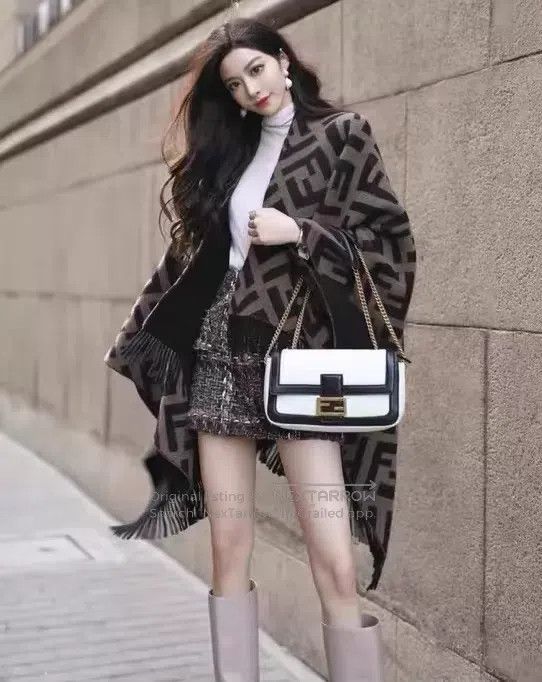 Fendi Fendi size 145*140cm Monogrammed Double FF Cashmere Cloak Size M / US 6-8 / IT 42-44 - 2 Thumbnail