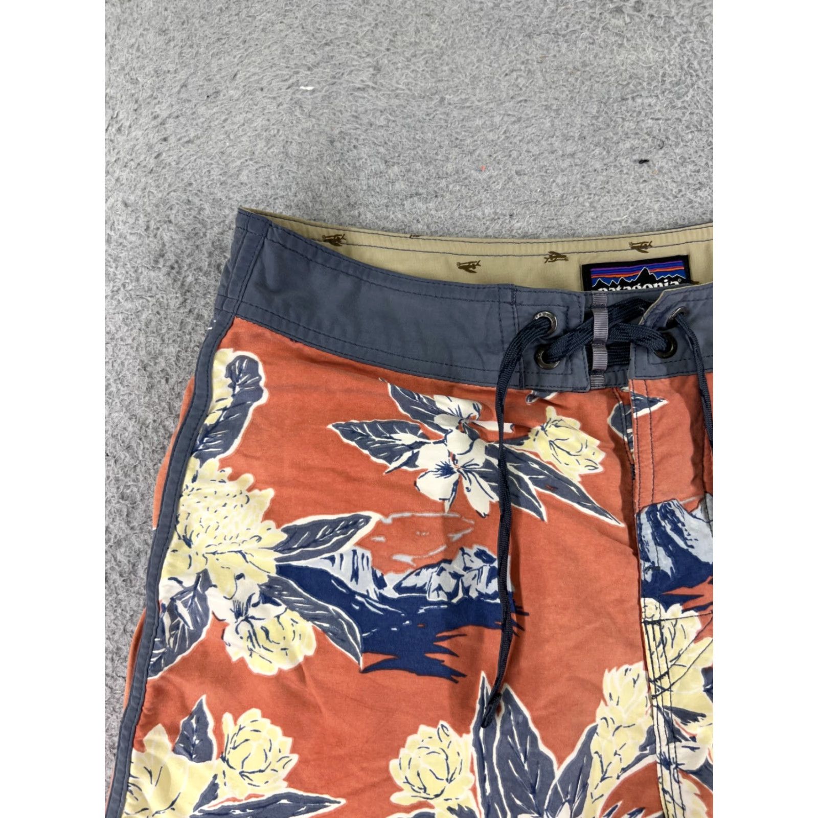 Patagonia Patagonia Mens Board Shorts Bottom 30 Orange Floral Scallop Hem Wavefarer Trunks Nylon Blended Fabric Pockets Drawstring Beach Surfing Size US 30 / EU 46 - 4 Thumbnail