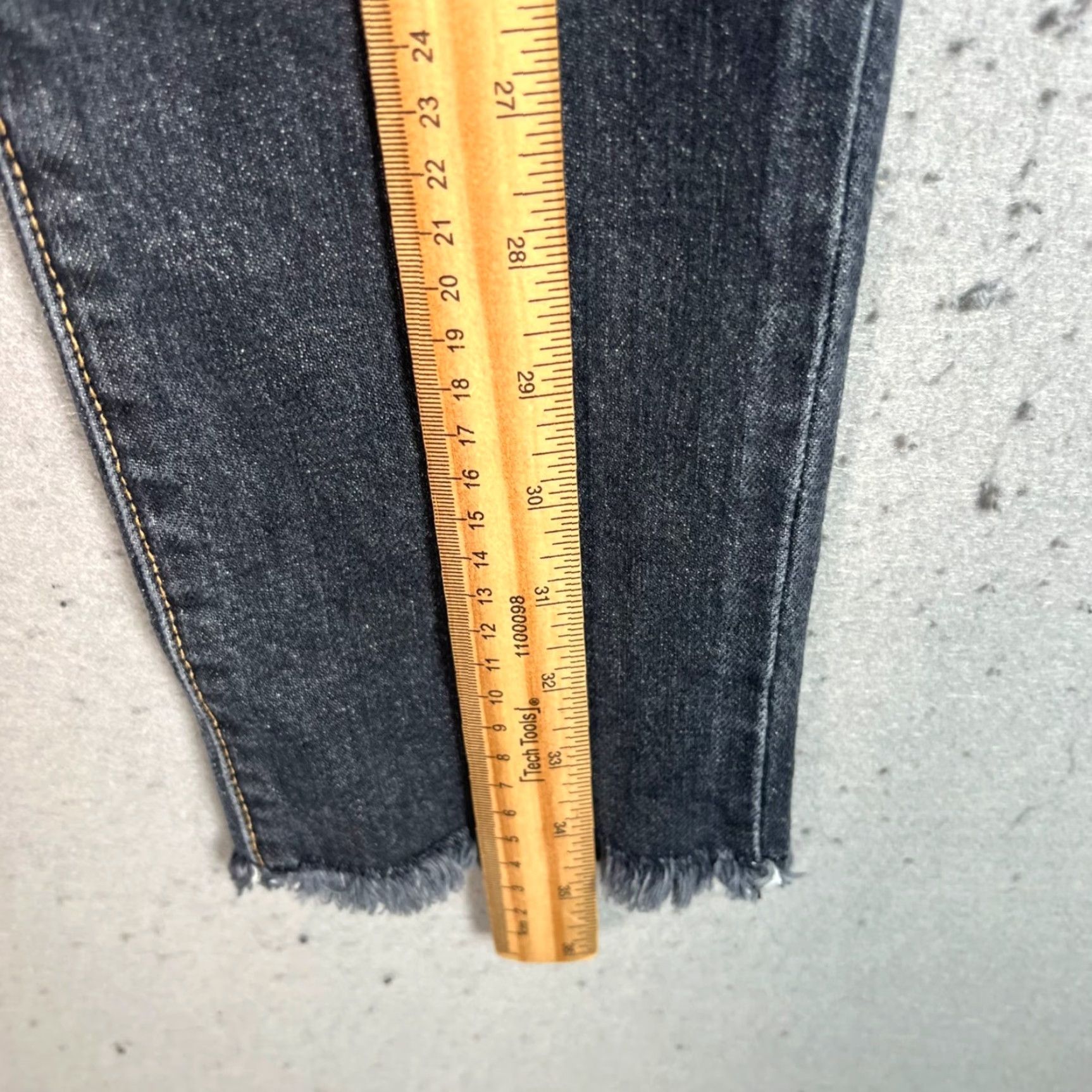 Alice + Olivia VINTAGE AO.LA Alice + Olivia 24 Womens Size 24 Two Tone Skinny Jeans Grey Black Denim Size 42" / US 20 - 6 Thumbnail