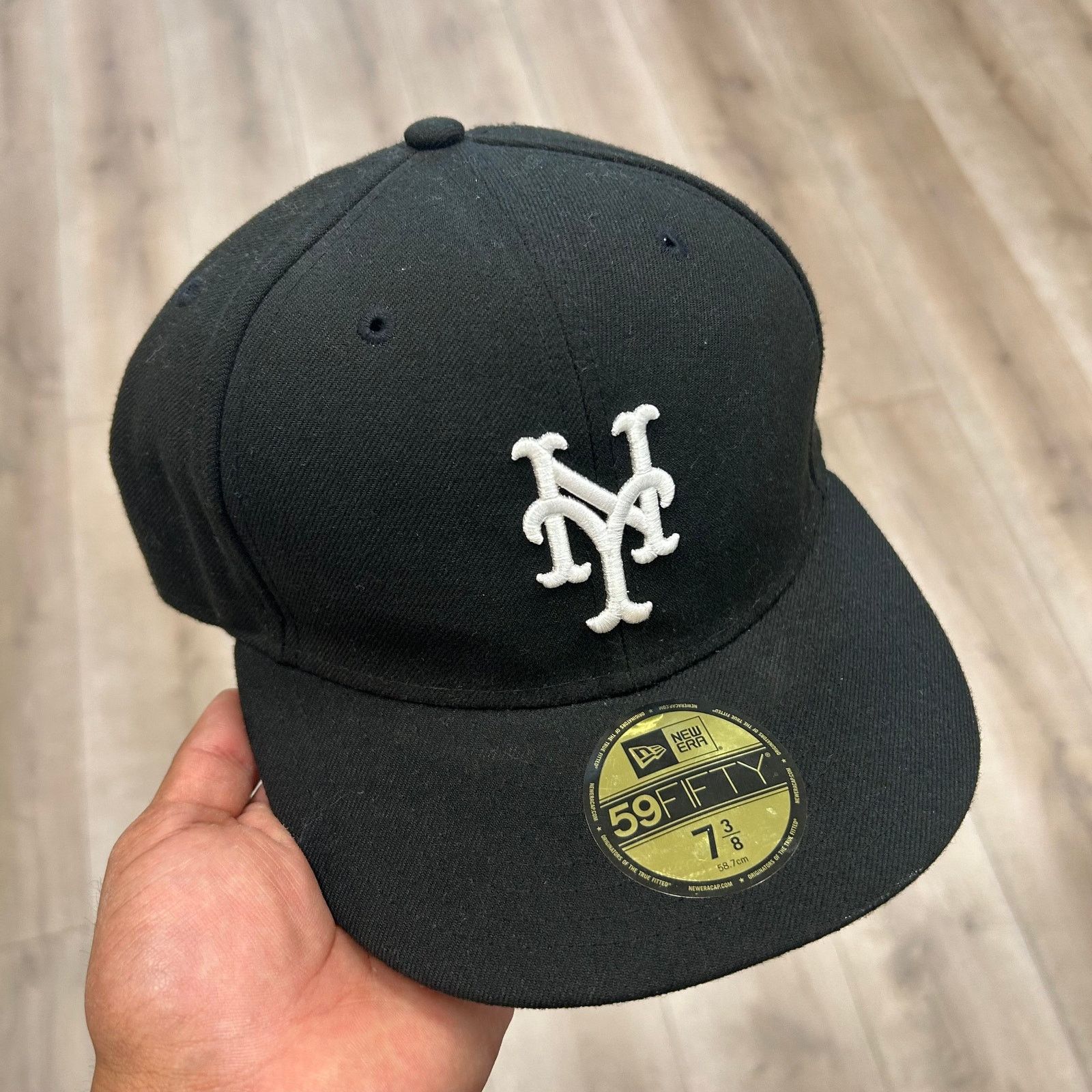 New Era New York Mets Black Fitted Hat Cap sz 7 3/8 B25 Size ONE SIZE - 1 Thumbnail