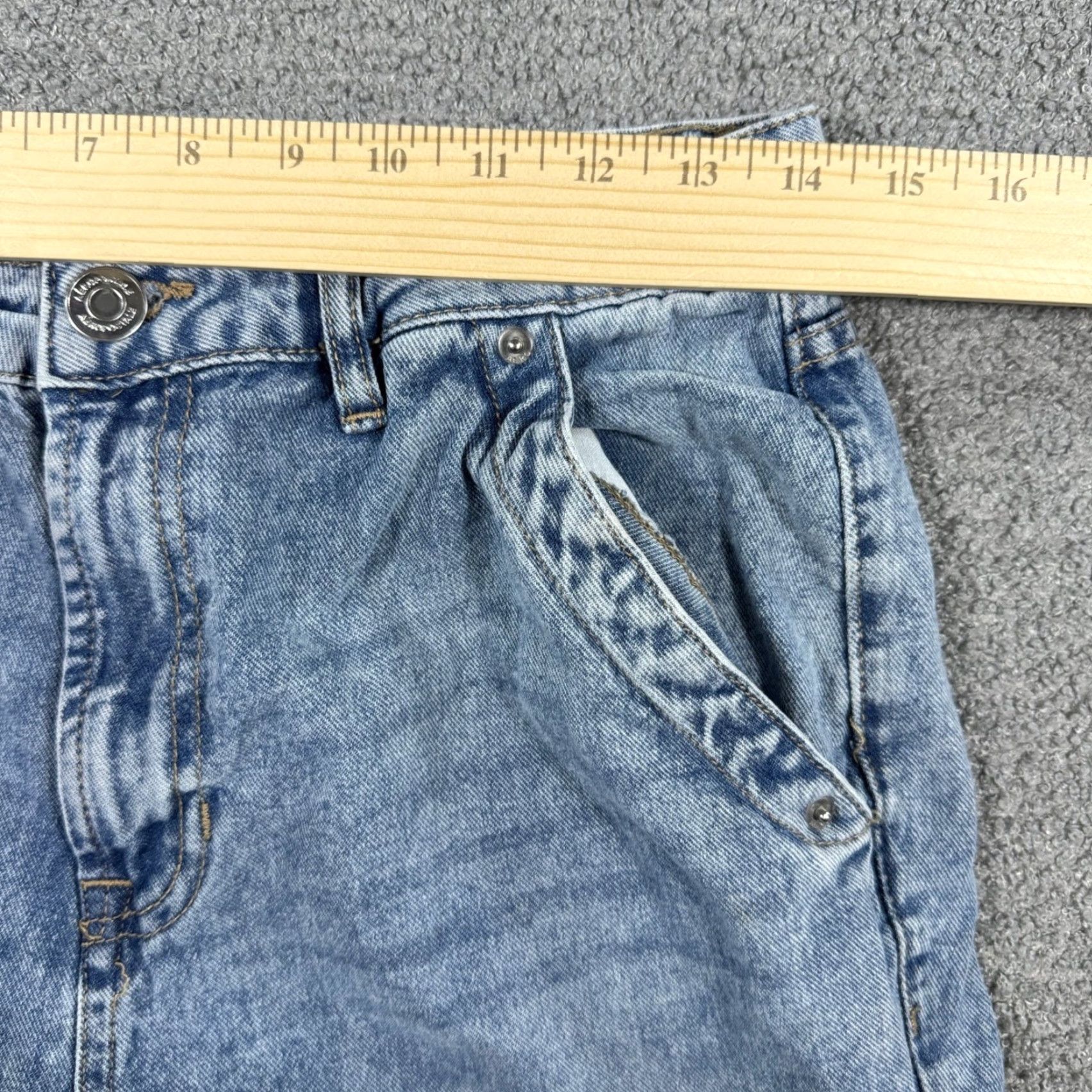 AeroPostale Jeans Women 28 Blue Acid Wash Low Rise Wide Leg Cargo Whiskered Jeans Women 28 Blue Acid Wash Low Rise Wide-Leg Cargo Whiskered