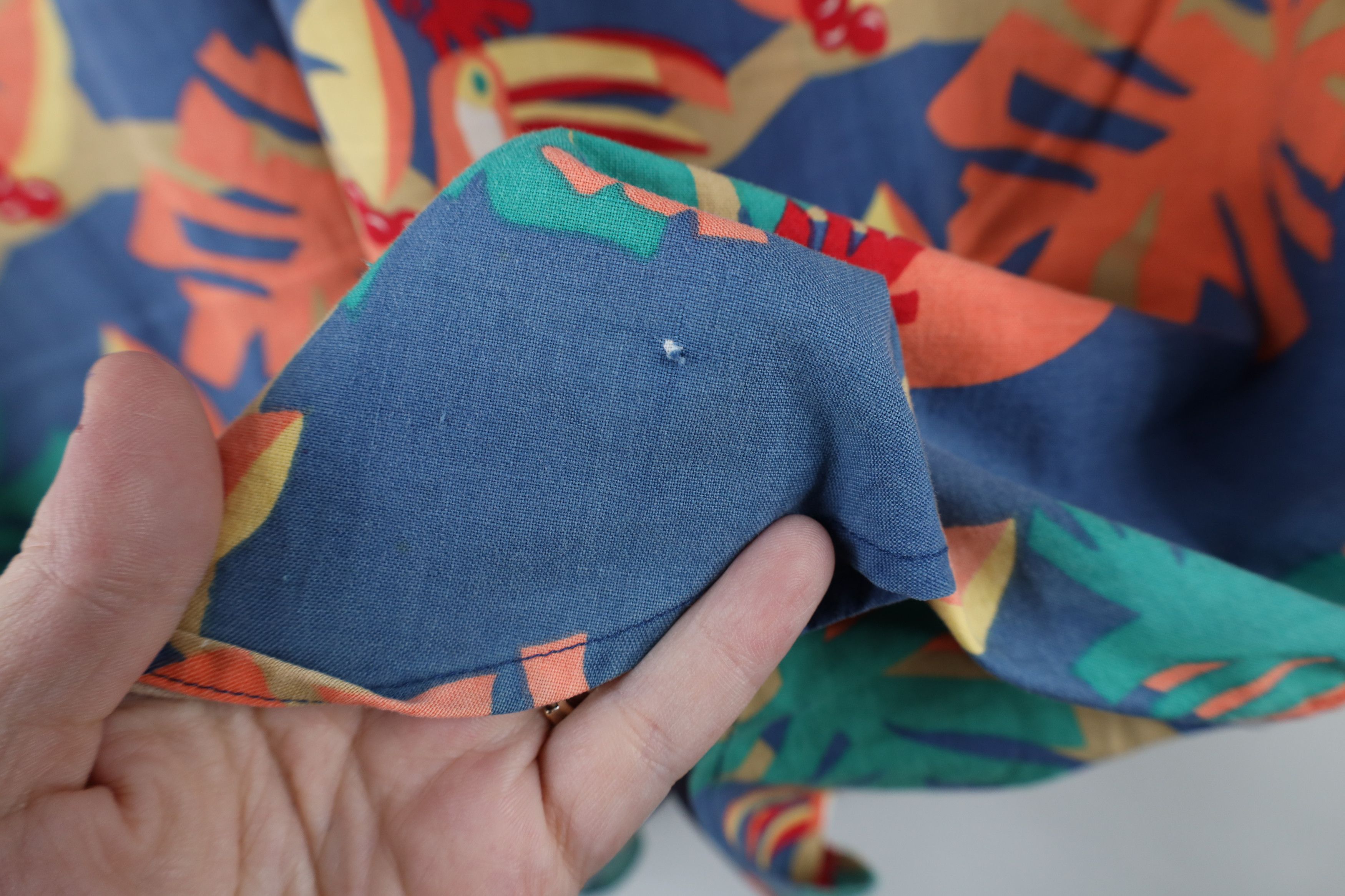 Vintage Vintage 90s Streetwear Rainbow Toucan Hawaiian Button Shirt Size US S / EU 44-46 / 1 - 9 Thumbnail