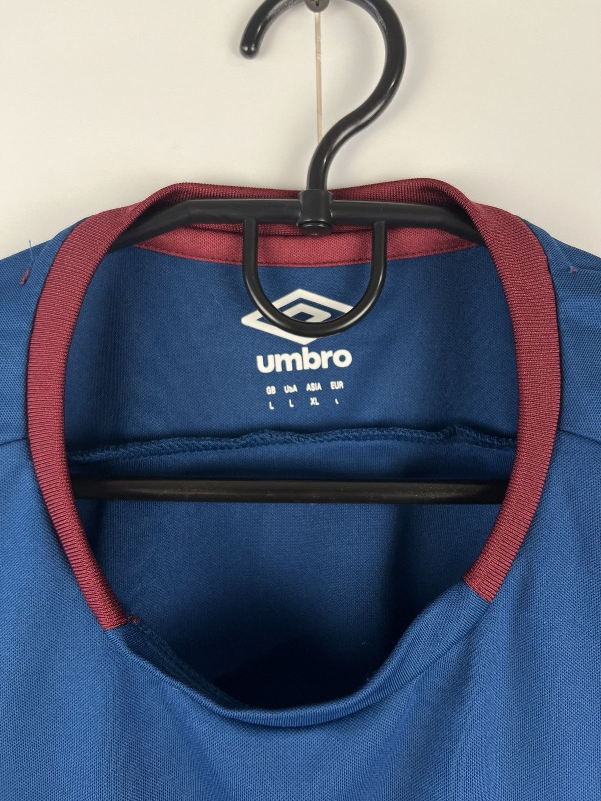 Umbro Umbro Westham United London Soccer Football Jersey Size US L / EU 52-54 / 3 - 6 Thumbnail