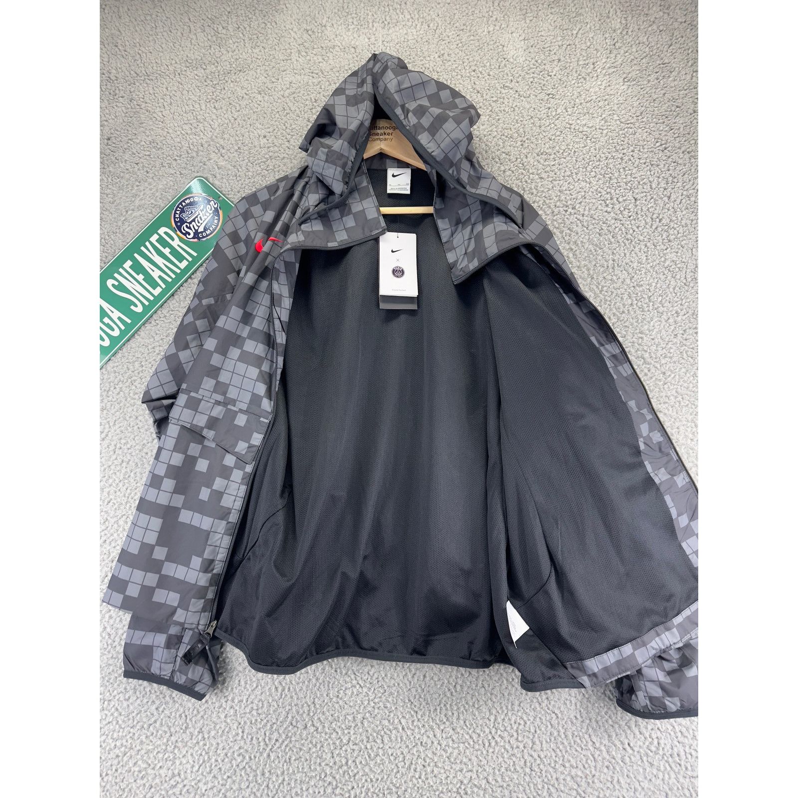 Nike Nike Paris Saint-Germain FC AWF Jacket Womens XL Hooded Size XL / US 12-14 / IT 48-50 - 8 Thumbnail