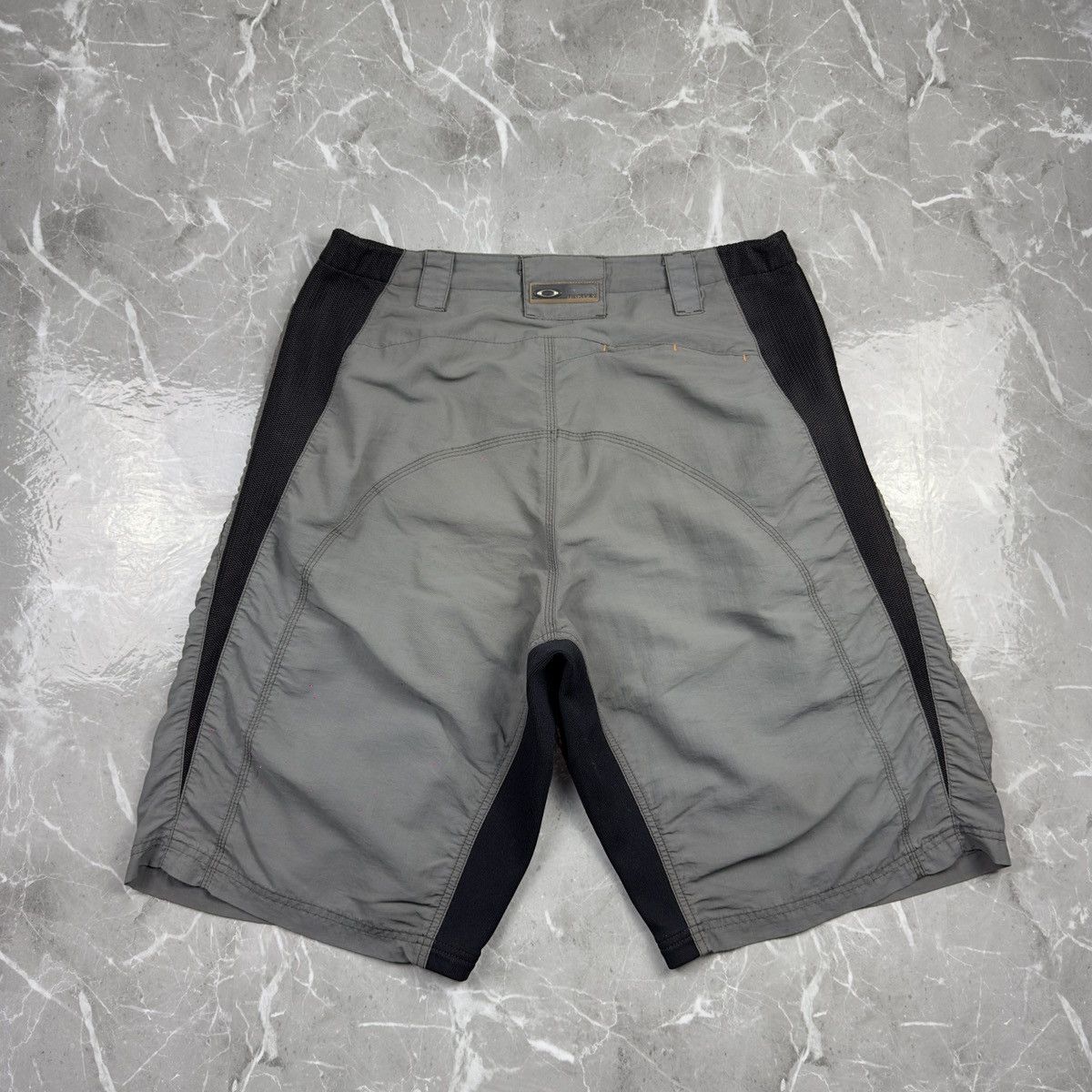 Oakley Vintage Oakley☠️ Red Tab Skeleton Logo Cargo Shorts L Size Size US 34 / EU 50 - 2 Thumbnail
