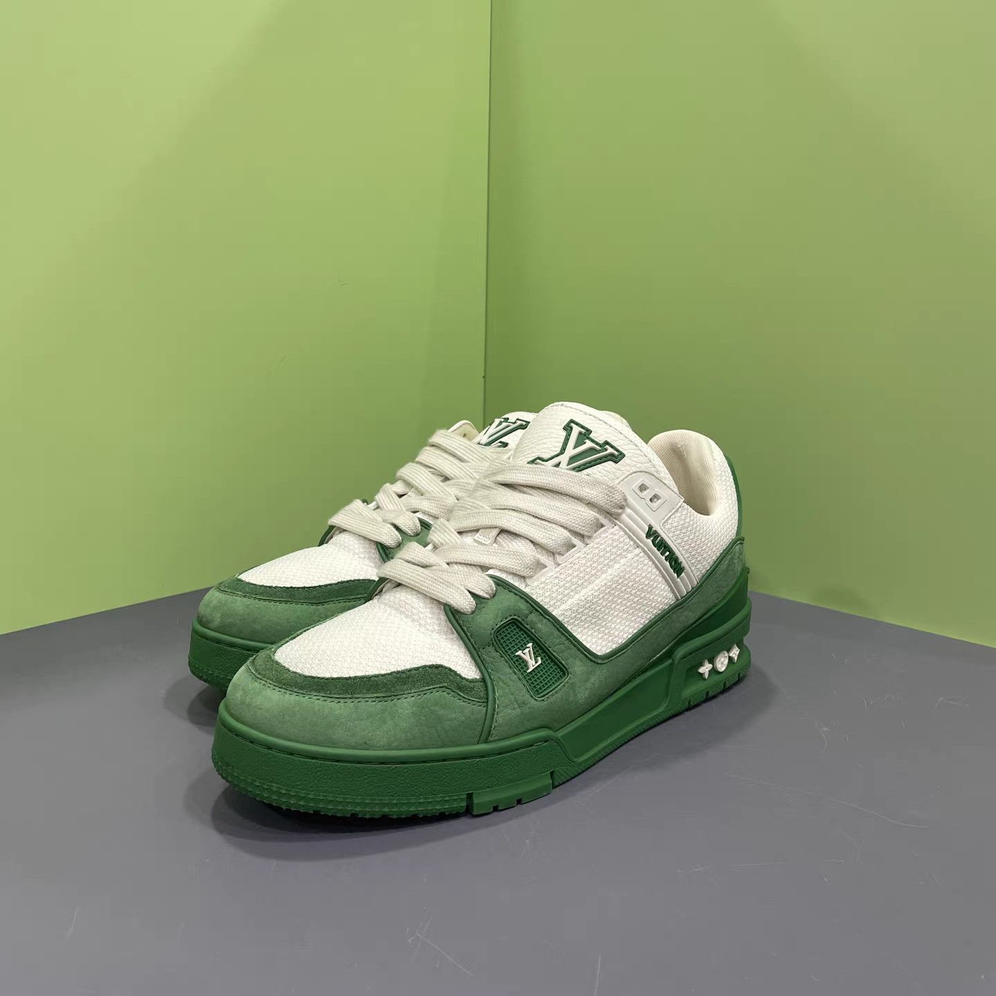 Louis Vuitton LOUIS VUITTON LV Trainer 25SS White & Green K15 Size US 8 / EU 41 - 1 Thumbnail
