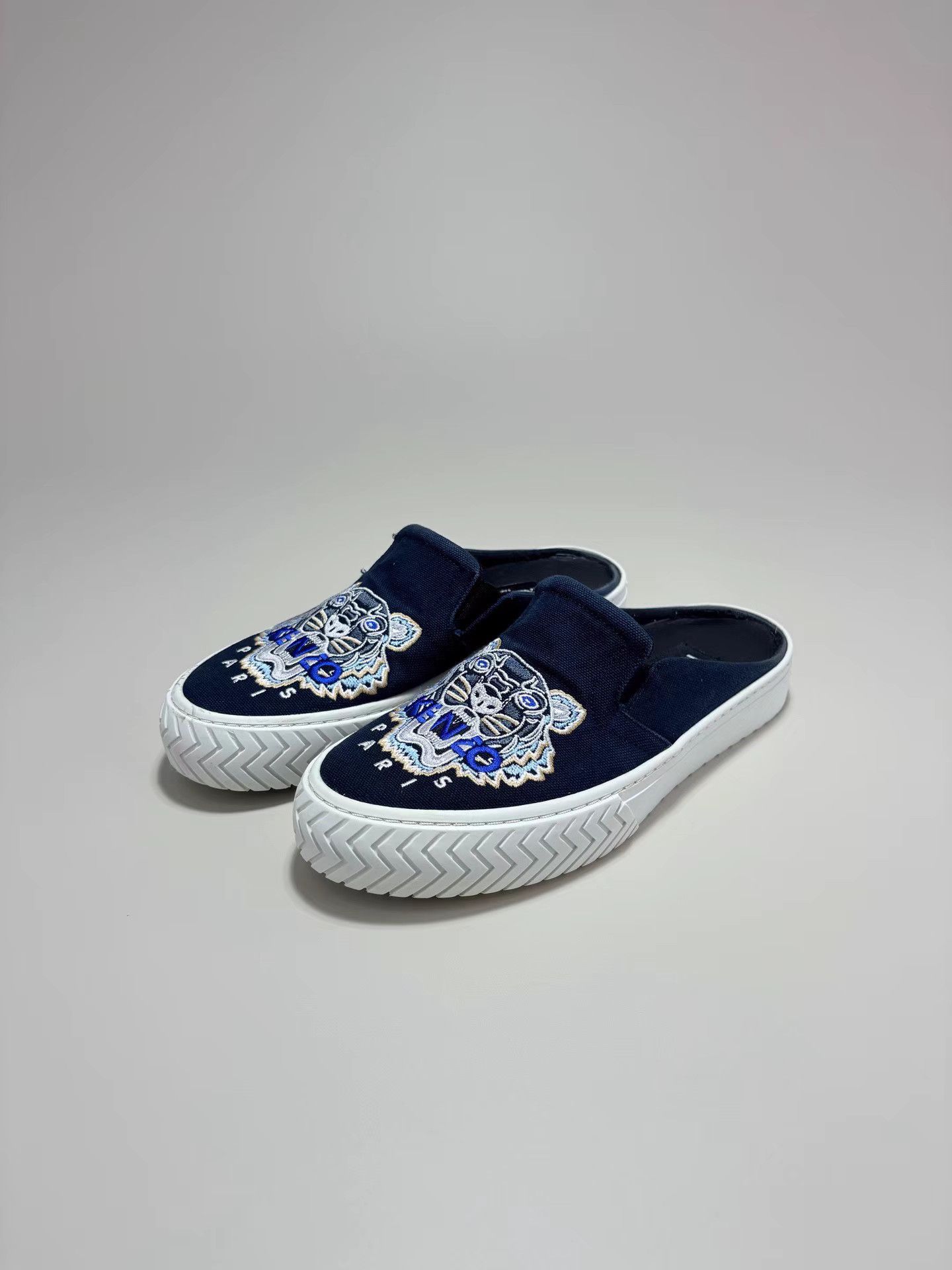 Kenzo KENZO Tiger Head Embroidery Slides K1 Size US 8 / IT 38 - 1 Thumbnail