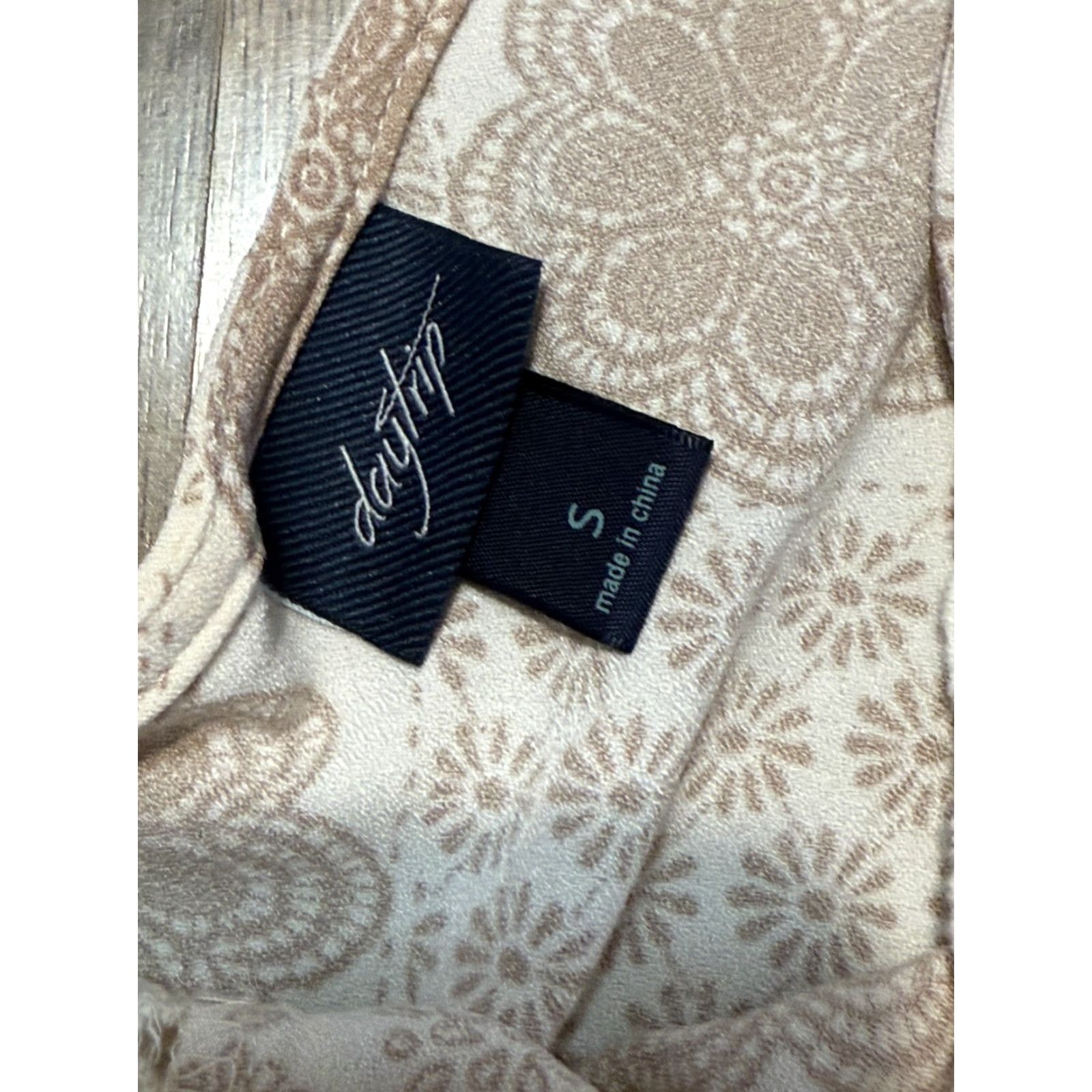 Vintage Daytrip Blouse Women's Size Small Brown White Floral Lace V-Neck Peplum Shirt Womens Small Brown White Floral Lace V-Neck Peplum Daytrip Blouse Size S / US 4 / IT 40 - 5 Thumbnail