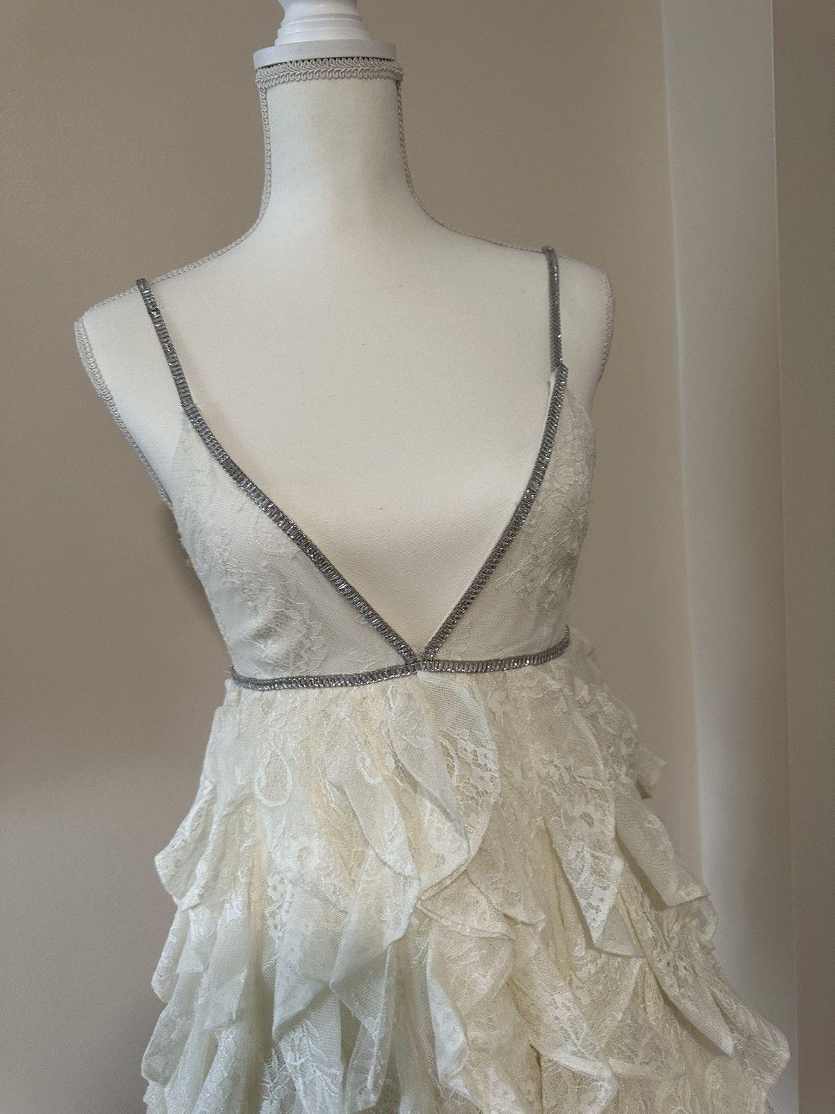 Alice + Olivia Alice+Olivia Wilmarie Lace-Crystal Mini Dress Size XS / US 0-2 / IT 36-38 - 6 Thumbnail