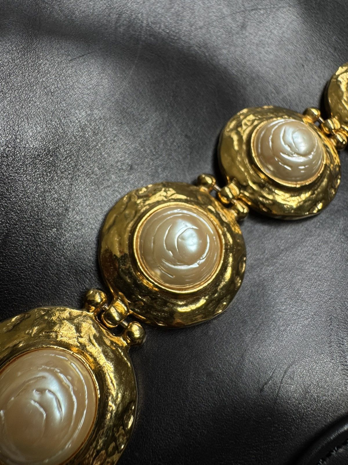 Jewelry × Vintage × Yves Saint Laurent VTG 1980s YSL BY ROBERT GOOSSENS ATLAS GOLD TONE BRACELET Size ONE SIZE - 6 Thumbnail