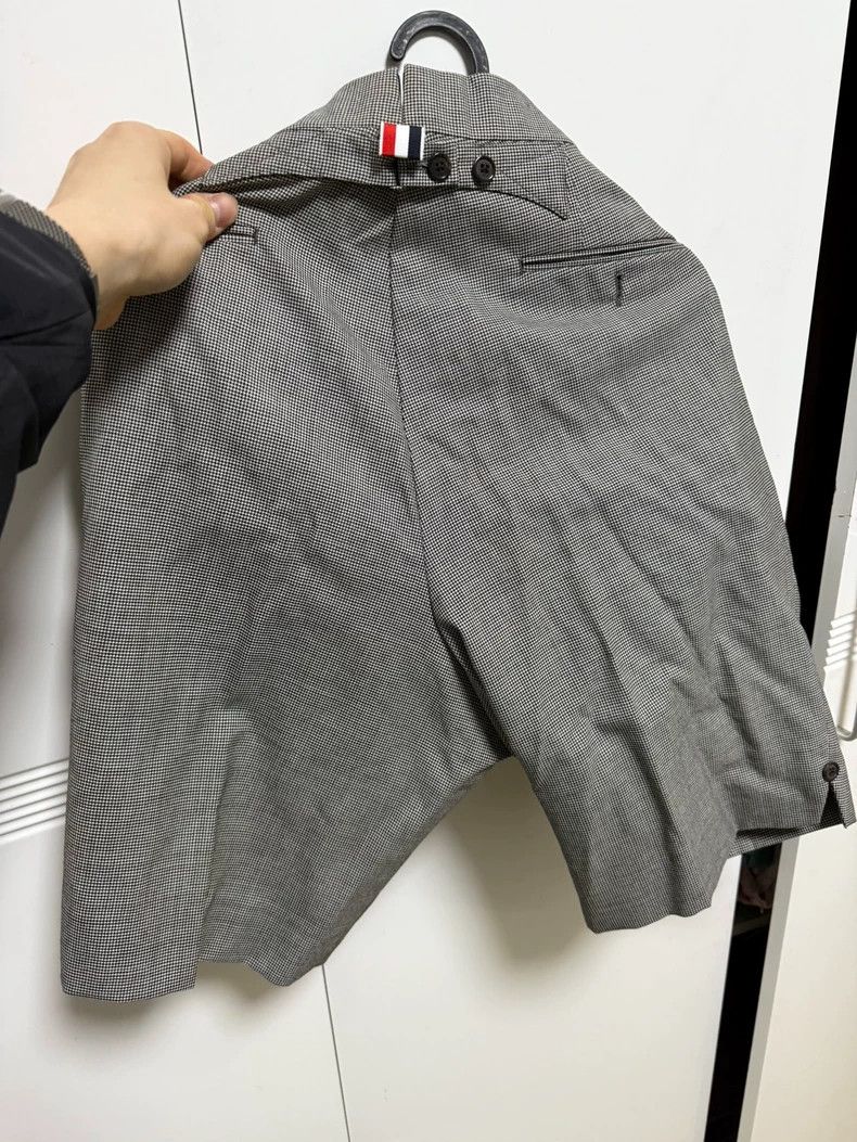 Thom Browne Thom browne Size 3 Checked shorts 2504-Nextarrow Size US 31 - 1 Thumbnail