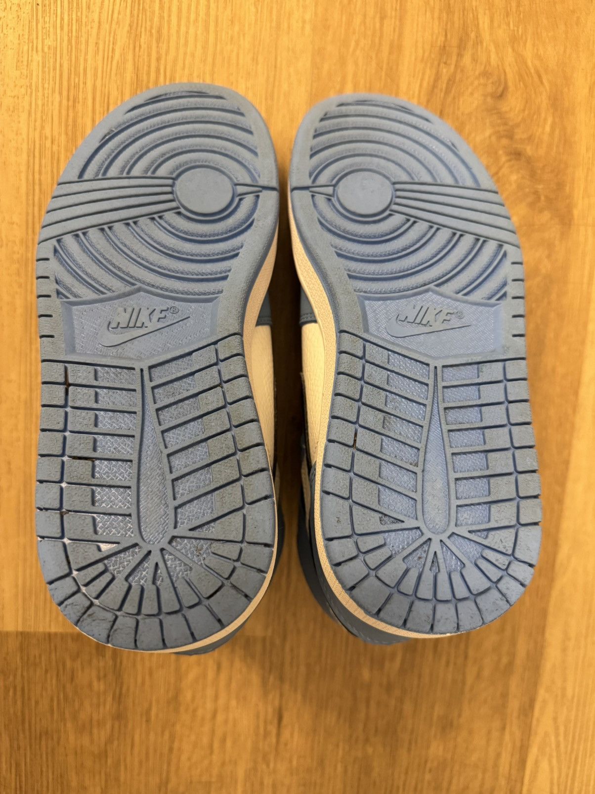 Jordan Brand Nike Air Jordan 1 High Retro UNC University Blue 39 sneakers Size US 8 / IT 38 - 11 Thumbnail