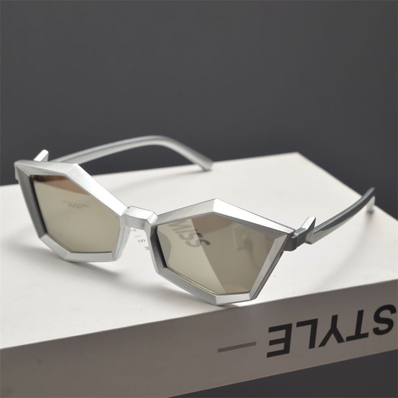 VIBE Vintage Street ins style custom avant-garde sunglasses Size ONE SIZE - 4 Thumbnail