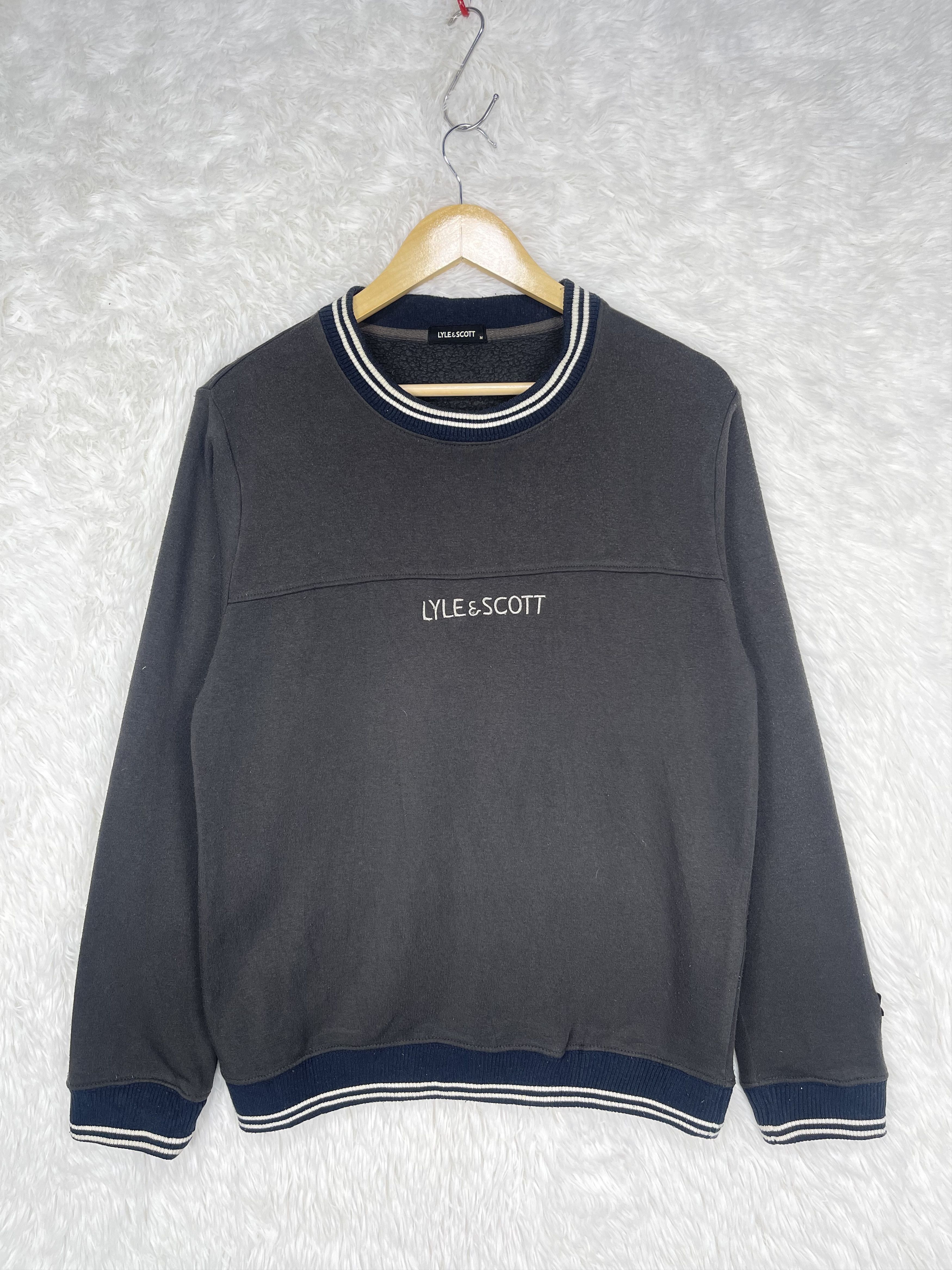 Lyle & Scott Vintage Lyle & Scott Embroidered Crewneck Sweatshirt AS0027 Size US M / EU 48-50 / 2 - 1 Thumbnail