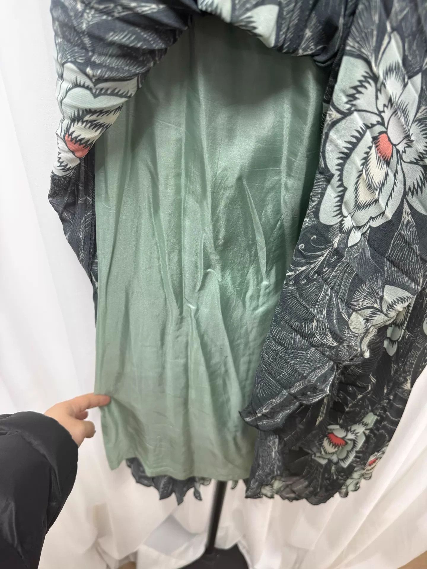 Dries Van Noten DRIES VAN NOTEN Floral Print Pleated Midi Skirt Size 24" / US 00 / IT 34 - 9 Thumbnail