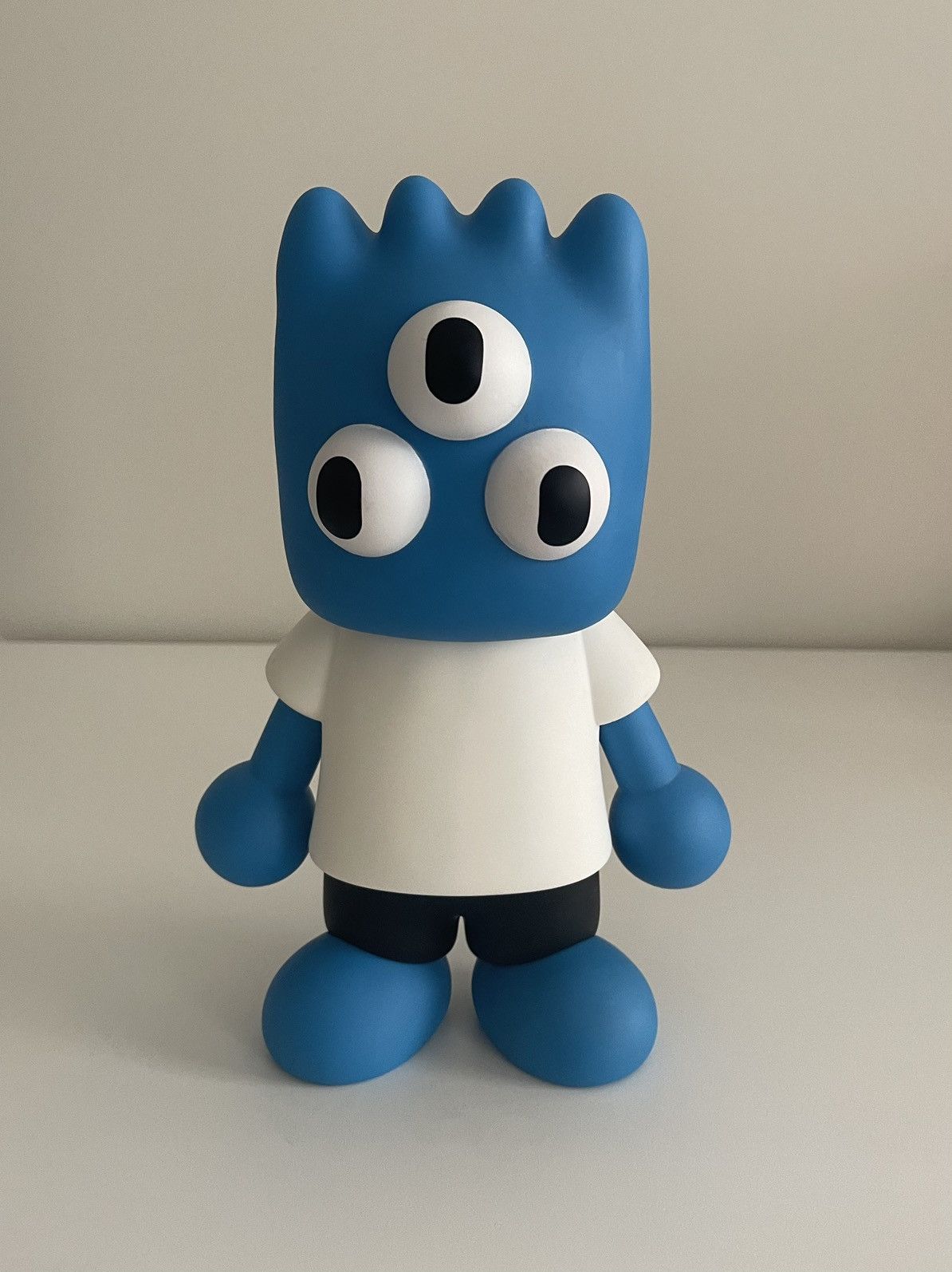 Doodles Hap Vinyl Figure Iridedscent - US