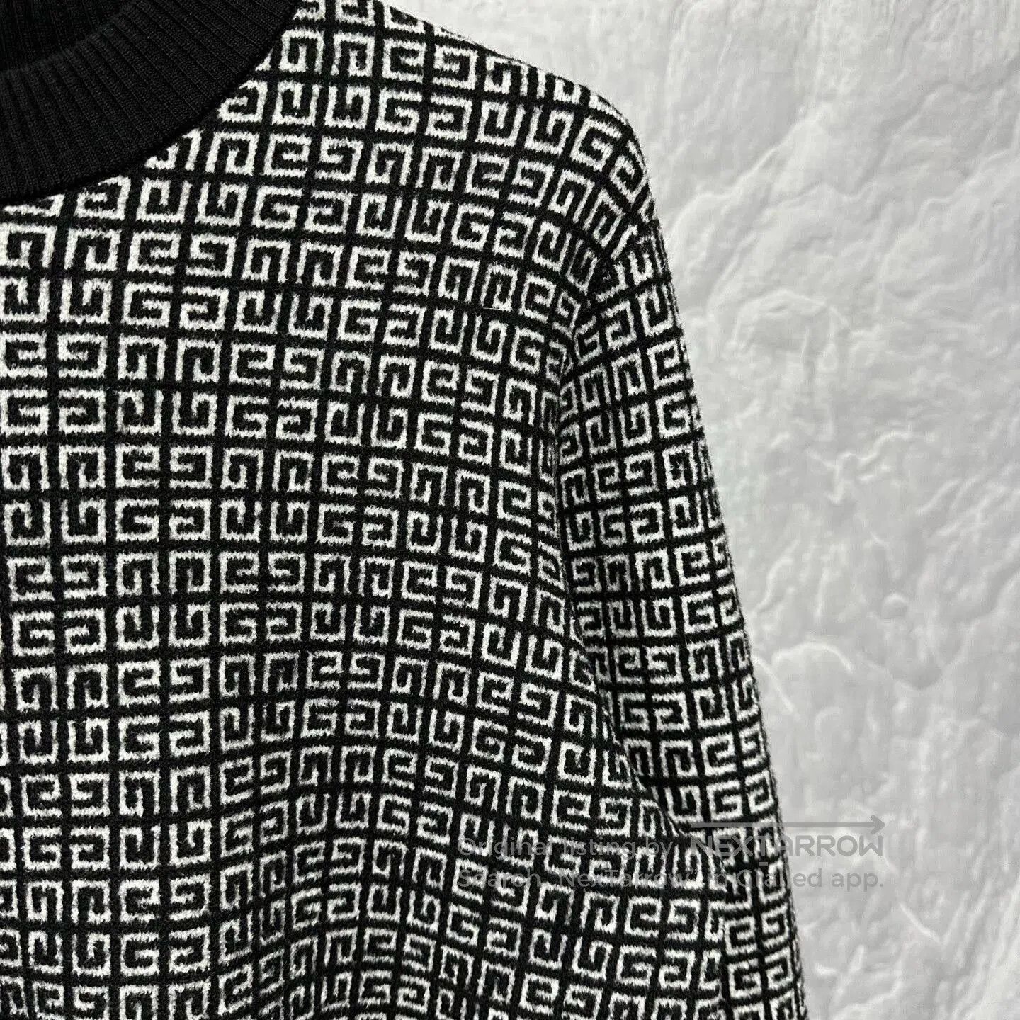 Givenchy givenchy logo knit wool sweater in black. Size XS / US 0-2 / IT 36-38 - 3 Thumbnail