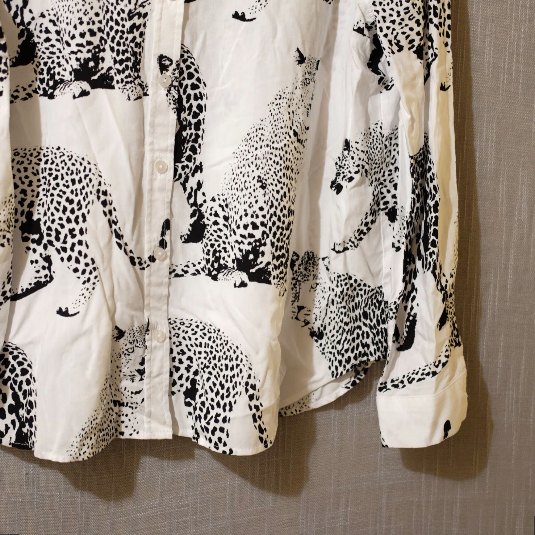 Vintage EUC Jane Delancey Leopard Print Button Up Blouse Womens XL Rayon Black/White Button Up Casual 100% Rayon Leopard Womens XL Blouse Jane delancey Womens Size XL / US 12-14 / IT 48-50 - 4 Thumbnail