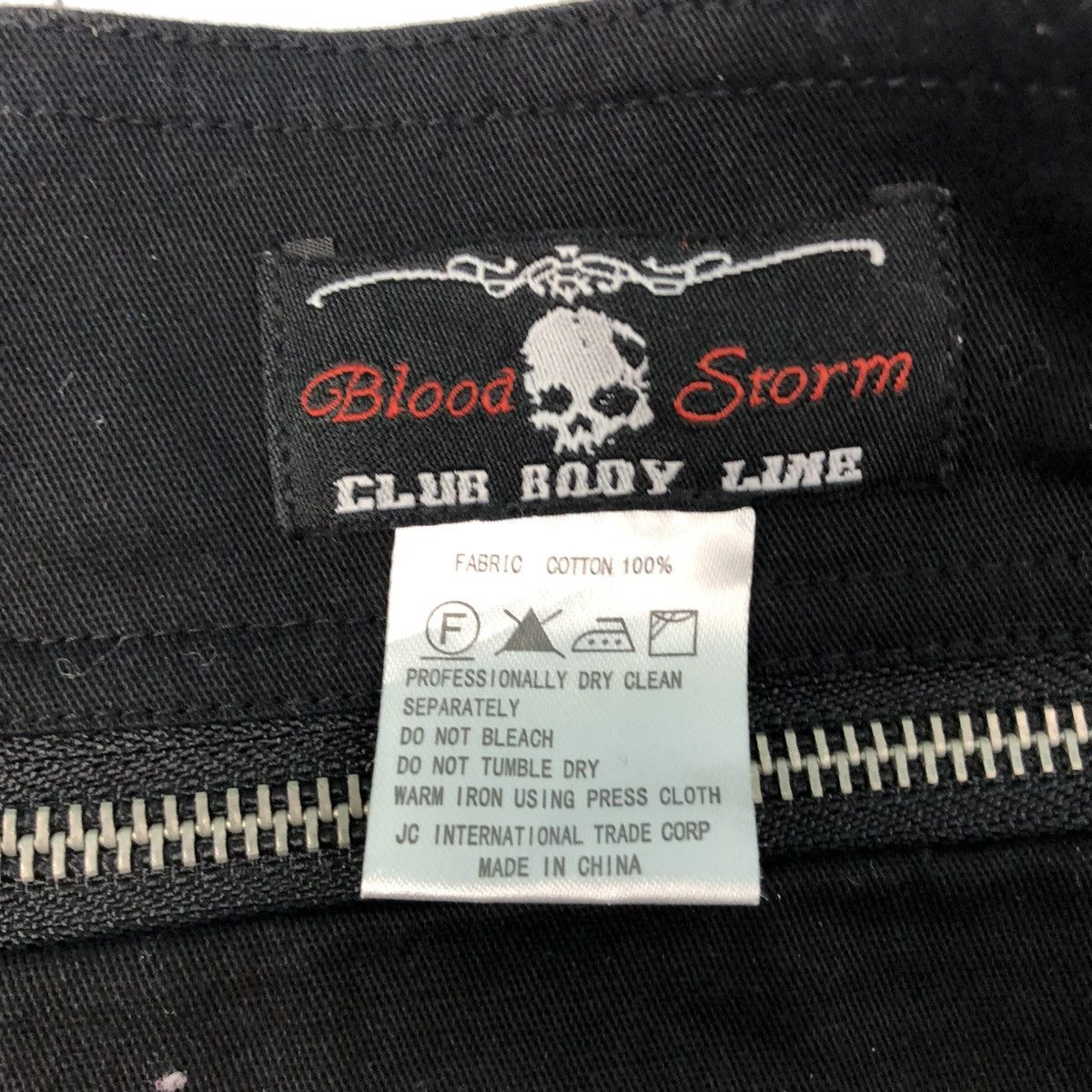 Japanese Brand ‼️YES‼️ RARE BLOOD STORM SKULLS WAIST BAG Size ONE SIZE - 5 Thumbnail
