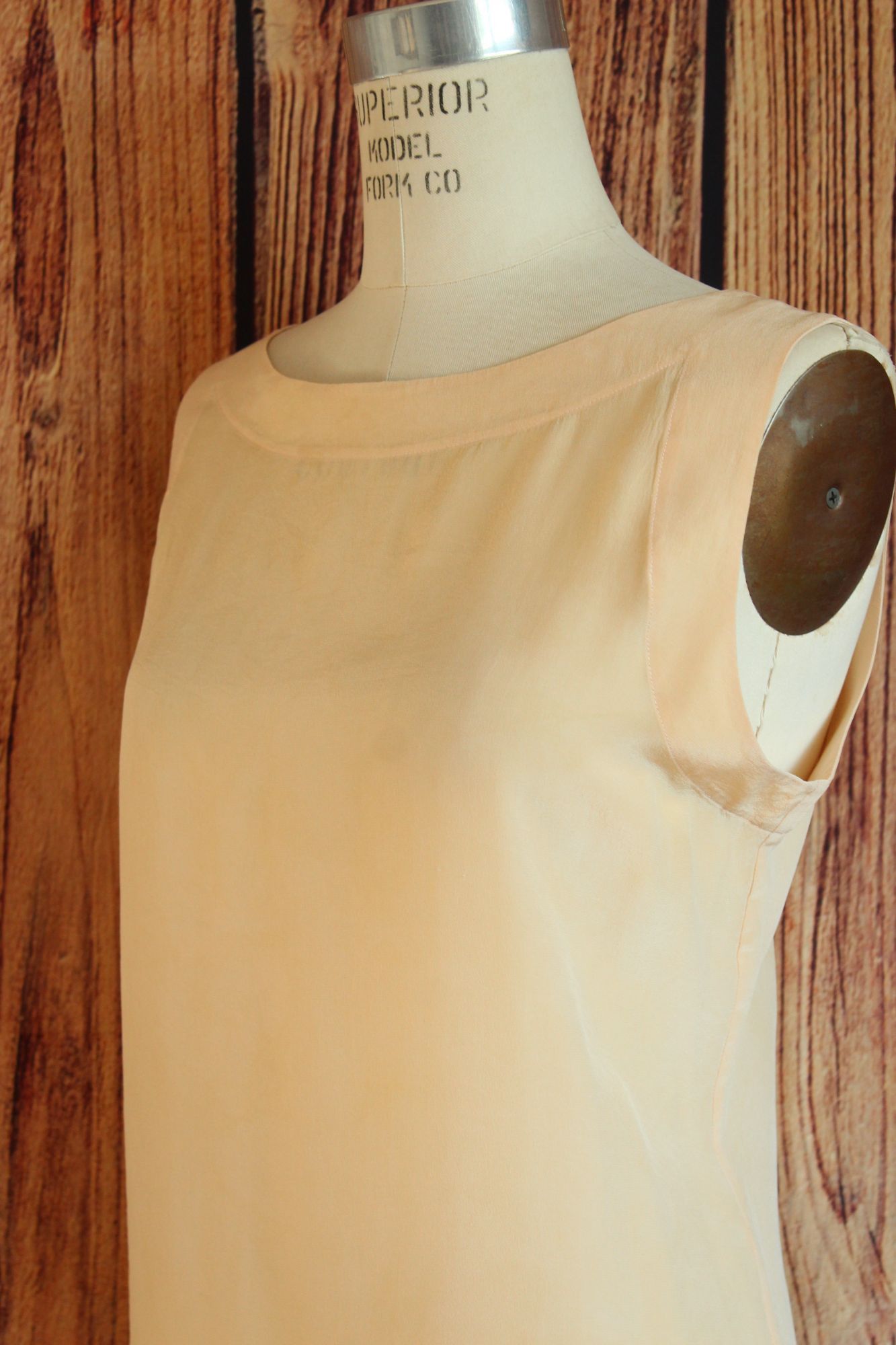 Other Womens Ivory Silk Blouse, Sleeveless Shell, Button in Back, Size L / US 10 / IT 46 - 7 Thumbnail