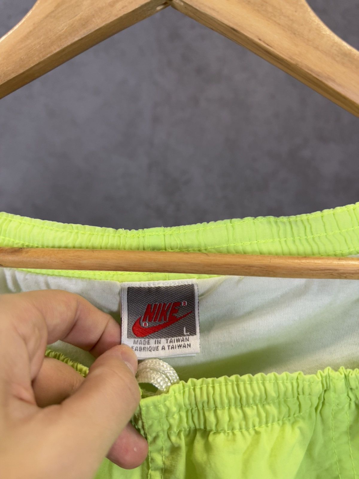 Nike Nike vintage swoosh made in Taiwan nylon shorts Size US 34 / EU 50 - 4 Thumbnail