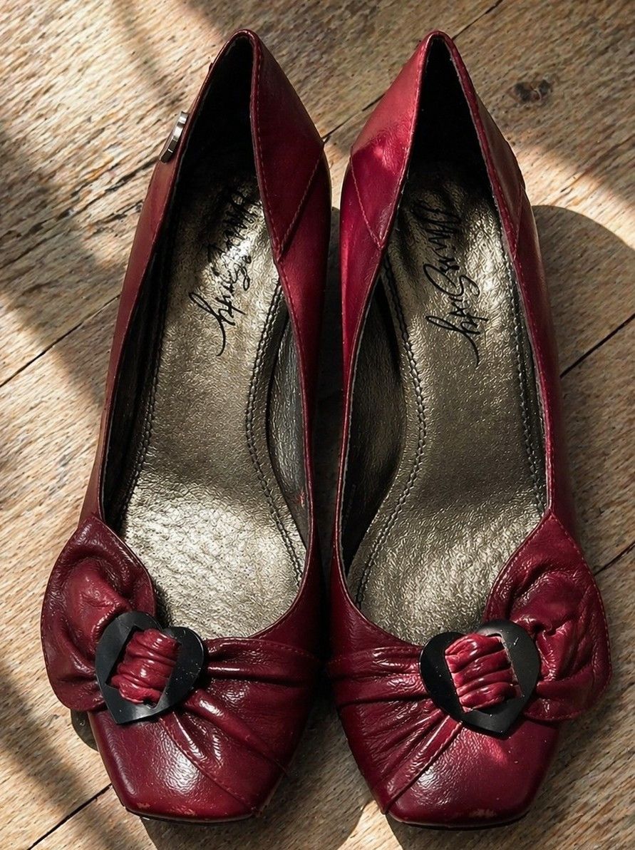 Miss Sixty RARE Vintage MISS SIXTY Y2K Red Leather Heart Kitten Heels Size US 8.5 / IT 38.5 - 1 Thumbnail