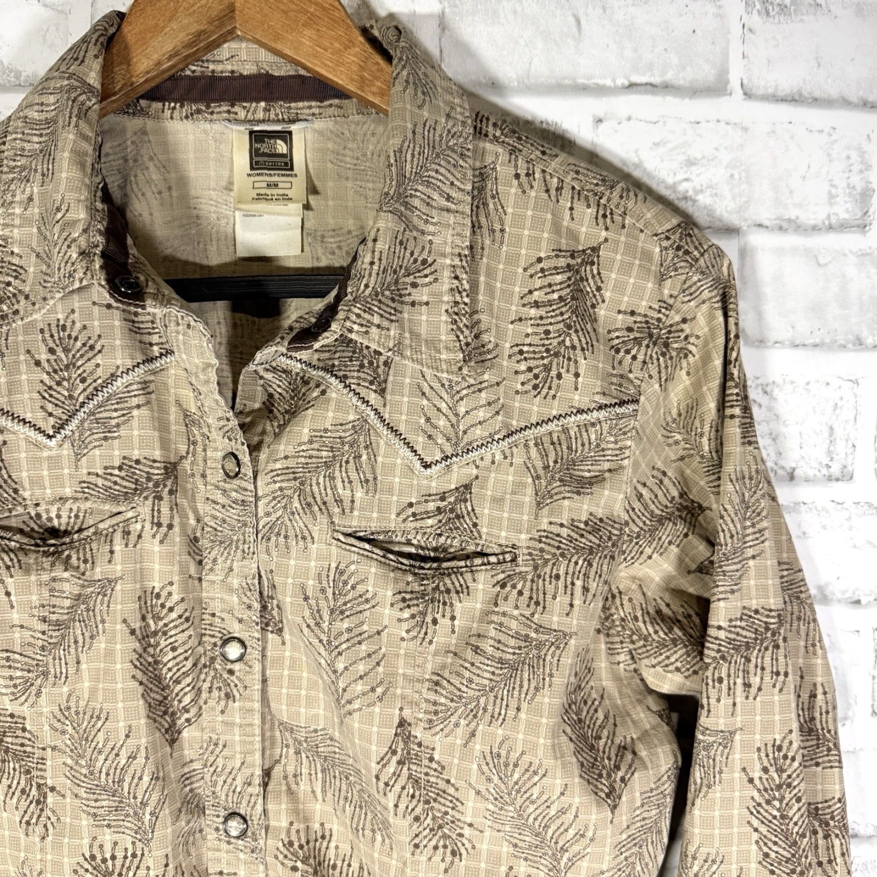 The North Face The North Face Leaf Print Long Sleeve Snap Button Down Womens Size M Size M / US 6-8 / IT 42-44 - 2 Thumbnail