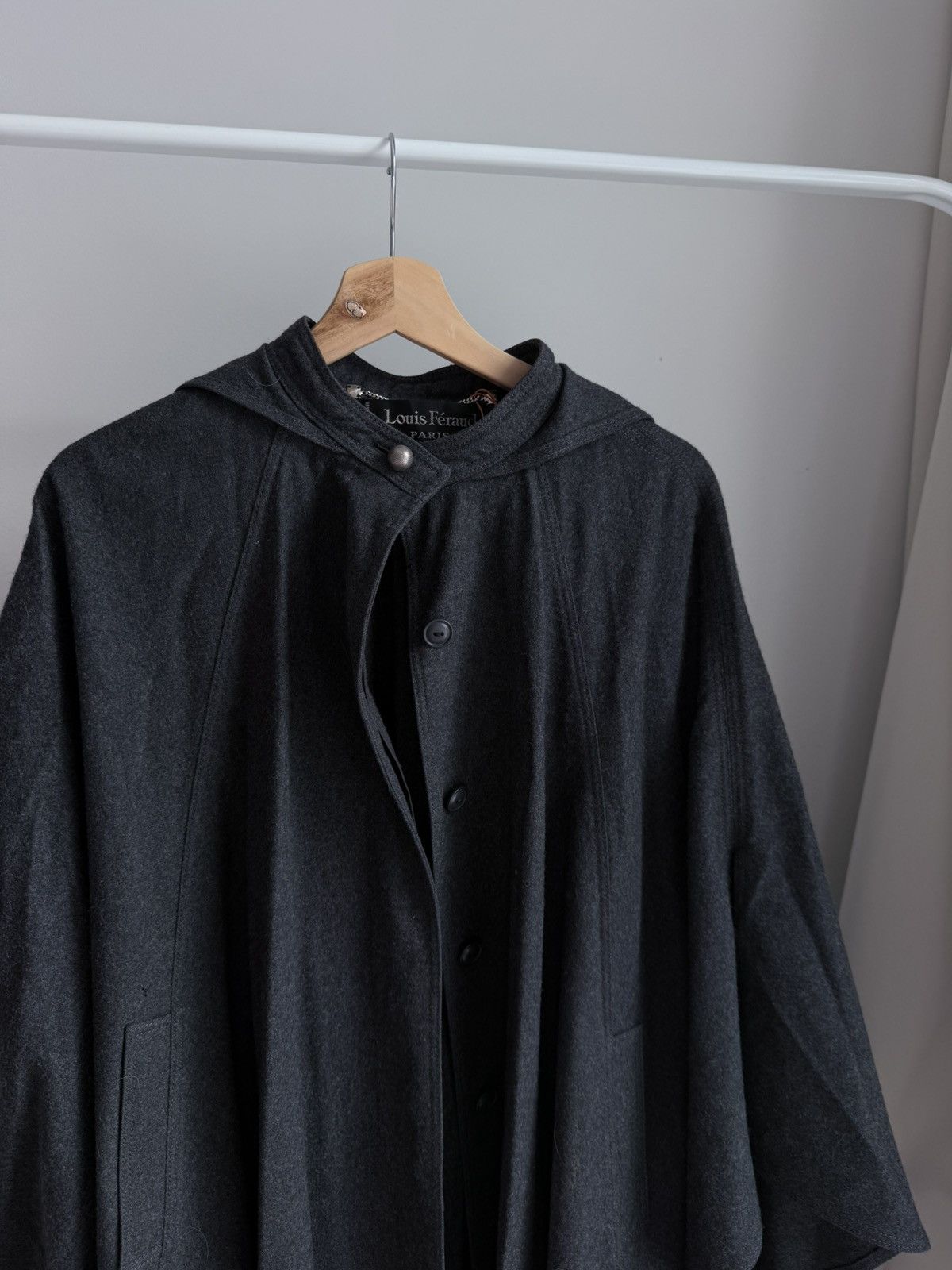Louis Feraud Louis Feraud cape Size S / US 4 / IT 40 - 8 Thumbnail