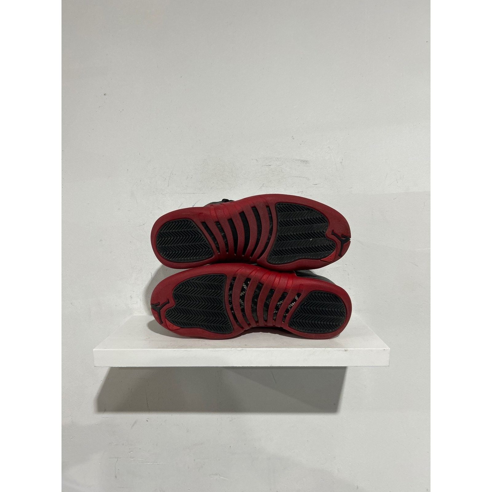Nike NIKE JORDAN 12 FLU GAME 2025 SIZE 8.5 PREOWNED Size US 8.5 / EU 41-42 - 2 Thumbnail