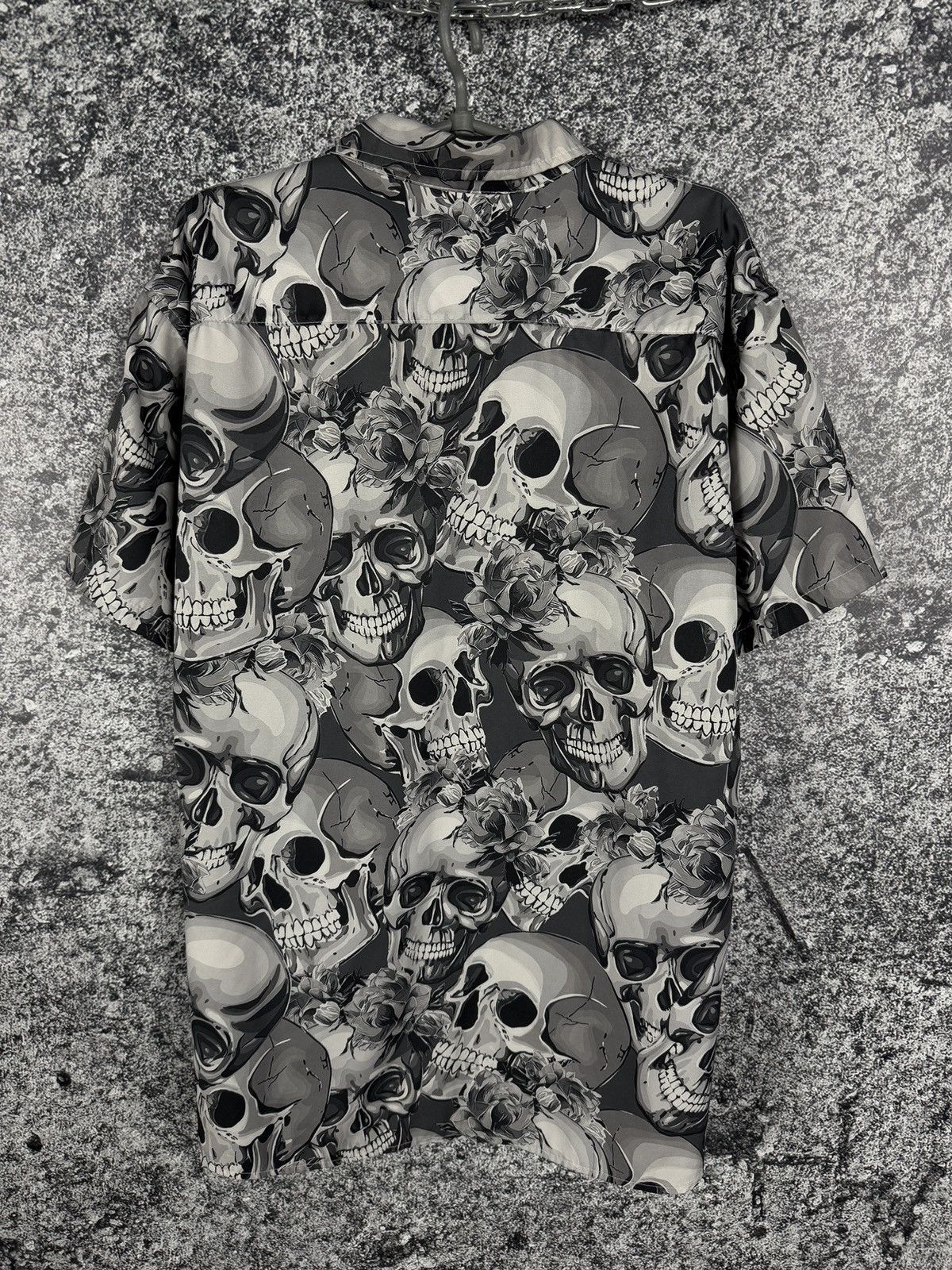 Vintage Vintage Skulls All Over Print Hawaiian Shirt Button Up XL Size US XL / EU 56 / 4 - 7 Thumbnail