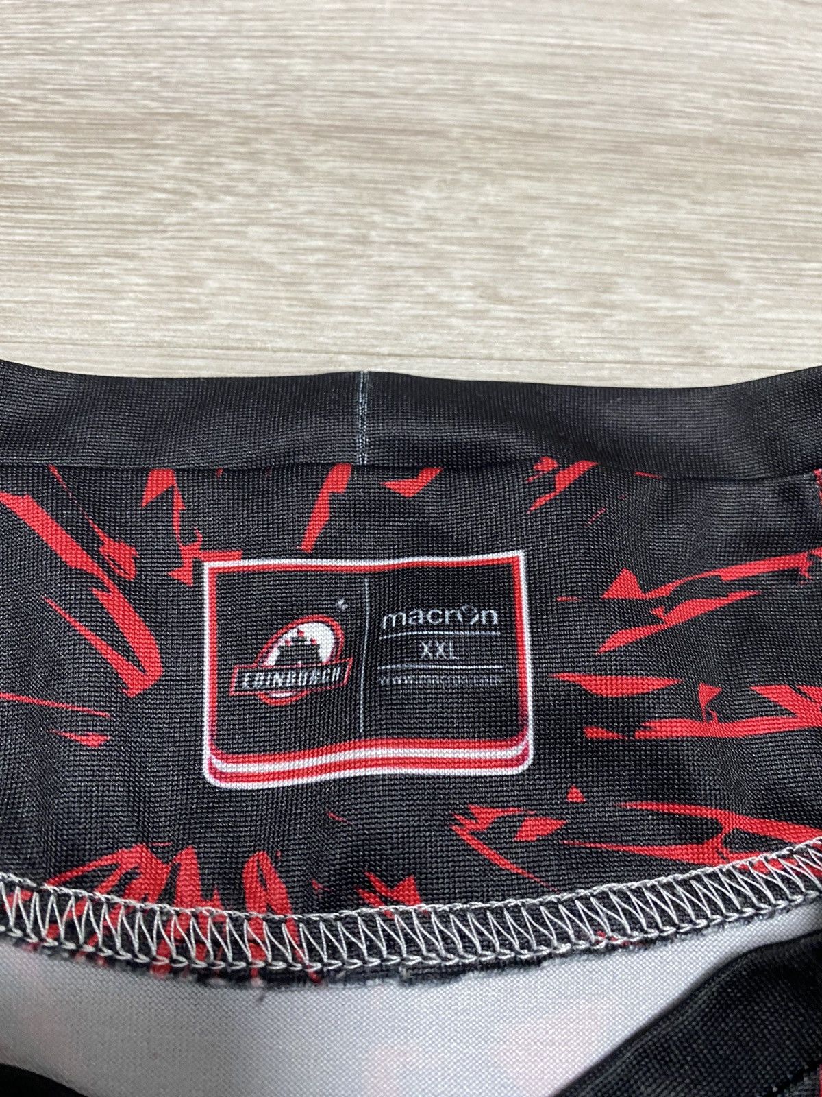 Macron Jersey Edinburgh Macron Rugby size L-XL Size US L / EU 52-54 / 3 - 5 Thumbnail