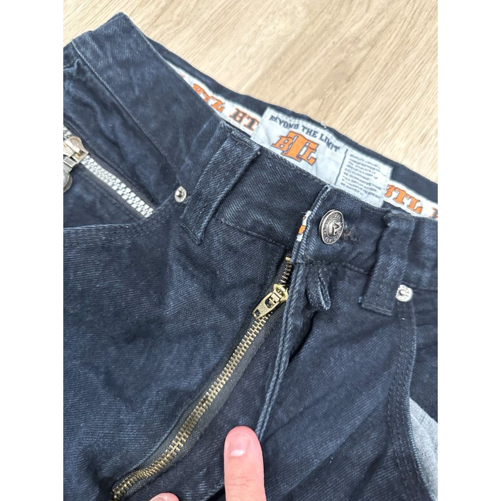 Vintage Beyond The Limit Jeans Baggy Denim 32x31 Black Hip Hop Mens Straight Wide-Leg 90s Seasons Pockets Size US 32 / EU 48 - 7 Thumbnail