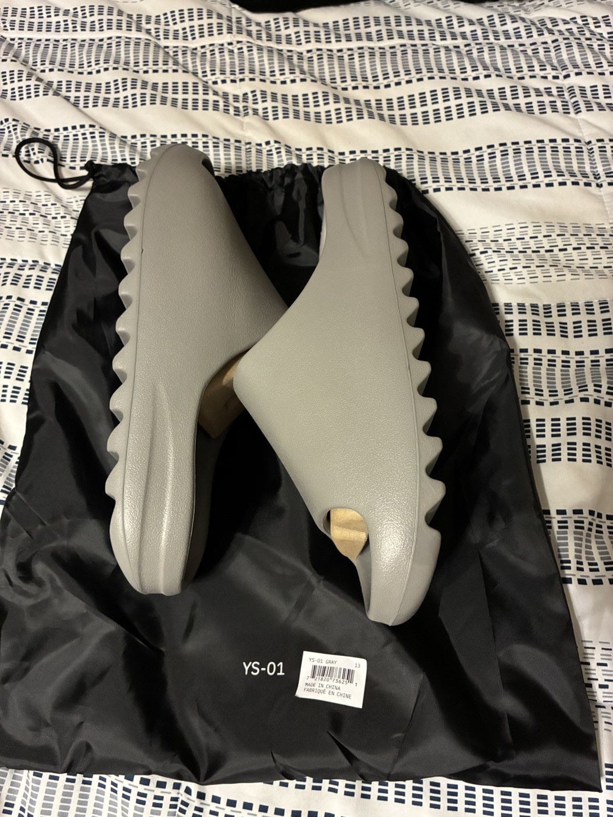 Yeezy Yeezy Slides Grey Size US 13 / EU 46 - 2 Thumbnail