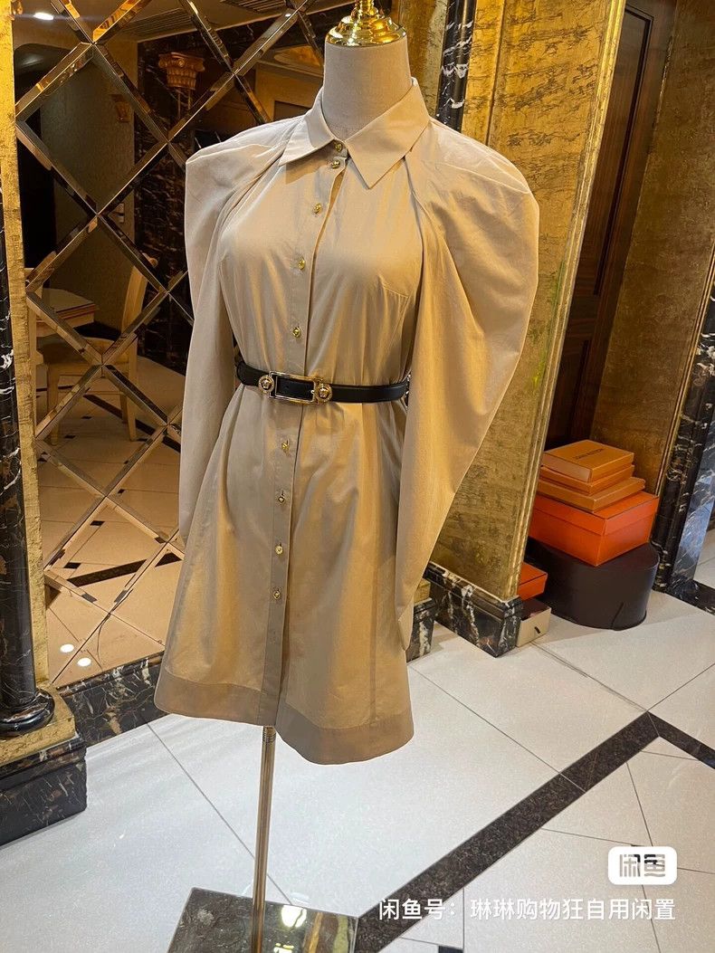 Versace Versace Court lamb shank sleeves right-angled shoulder lin Size M / US 6-8 / IT 42-44 - 3 Thumbnail