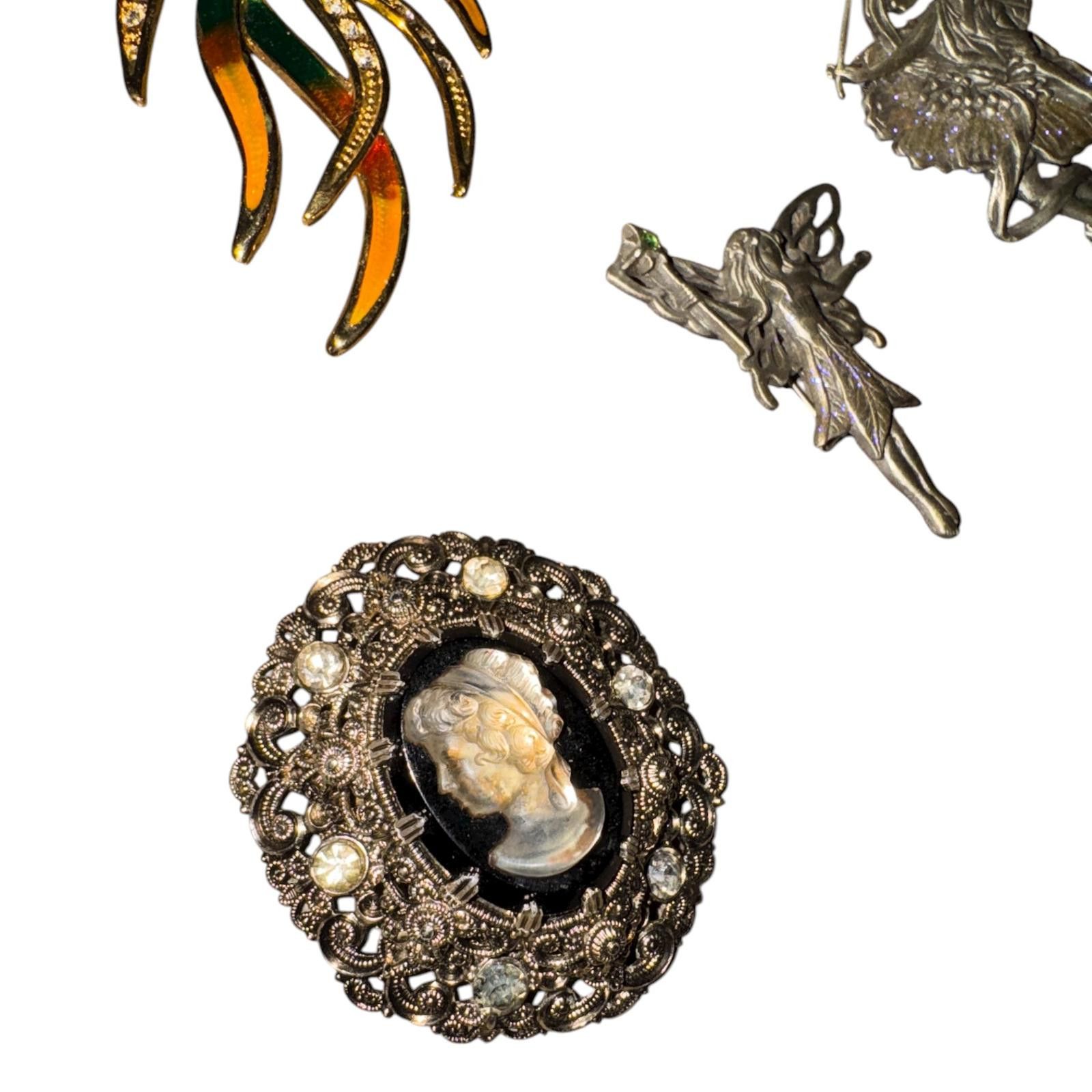 Unknown London Vintage Assorted Brooch Collection Diamond Dust Lily Cameo Size ONE SIZE - 7 Thumbnail