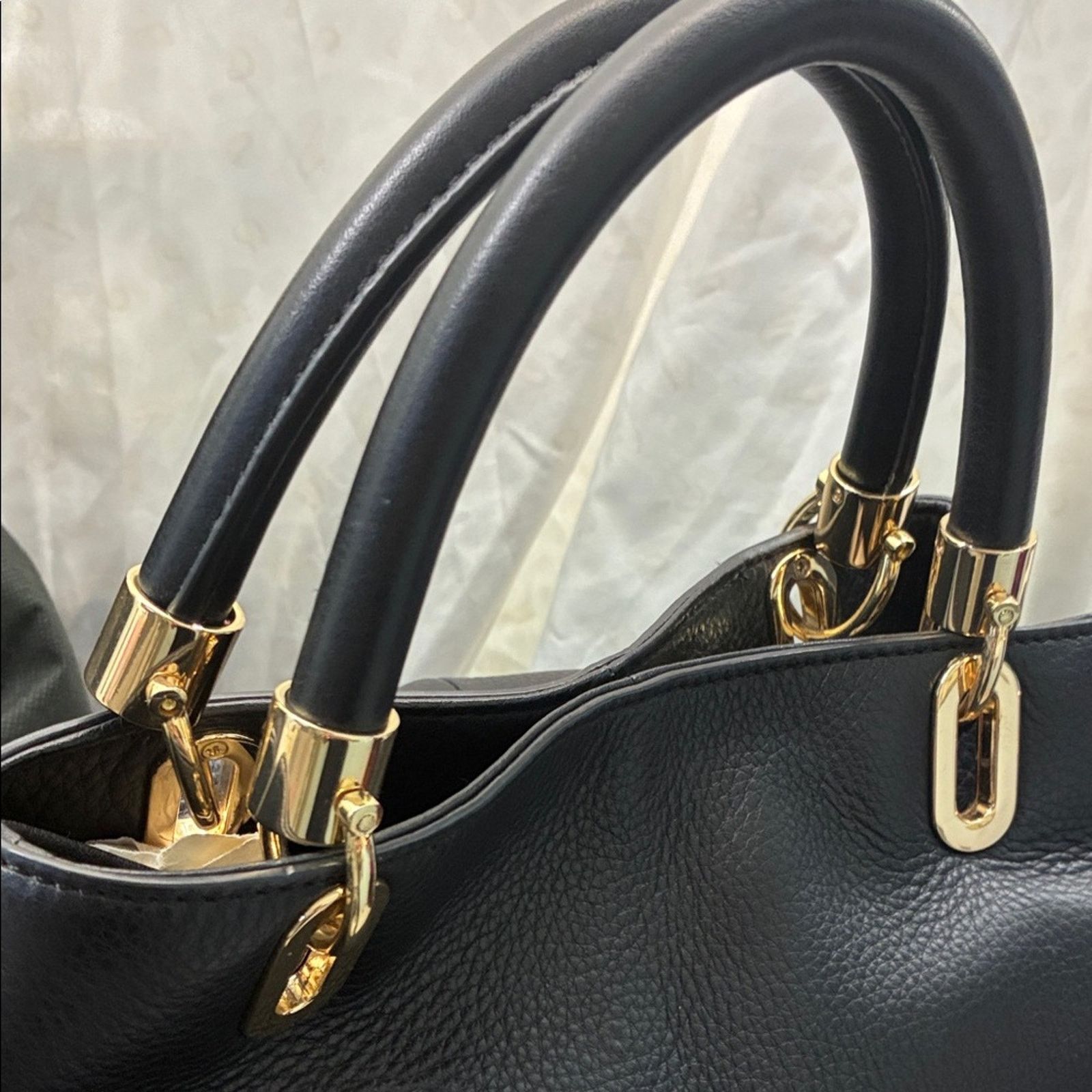 Vince Camuto New Vince Camuto Black Leather Handbag with Gold Hardware Size ONE SIZE - 5 Thumbnail