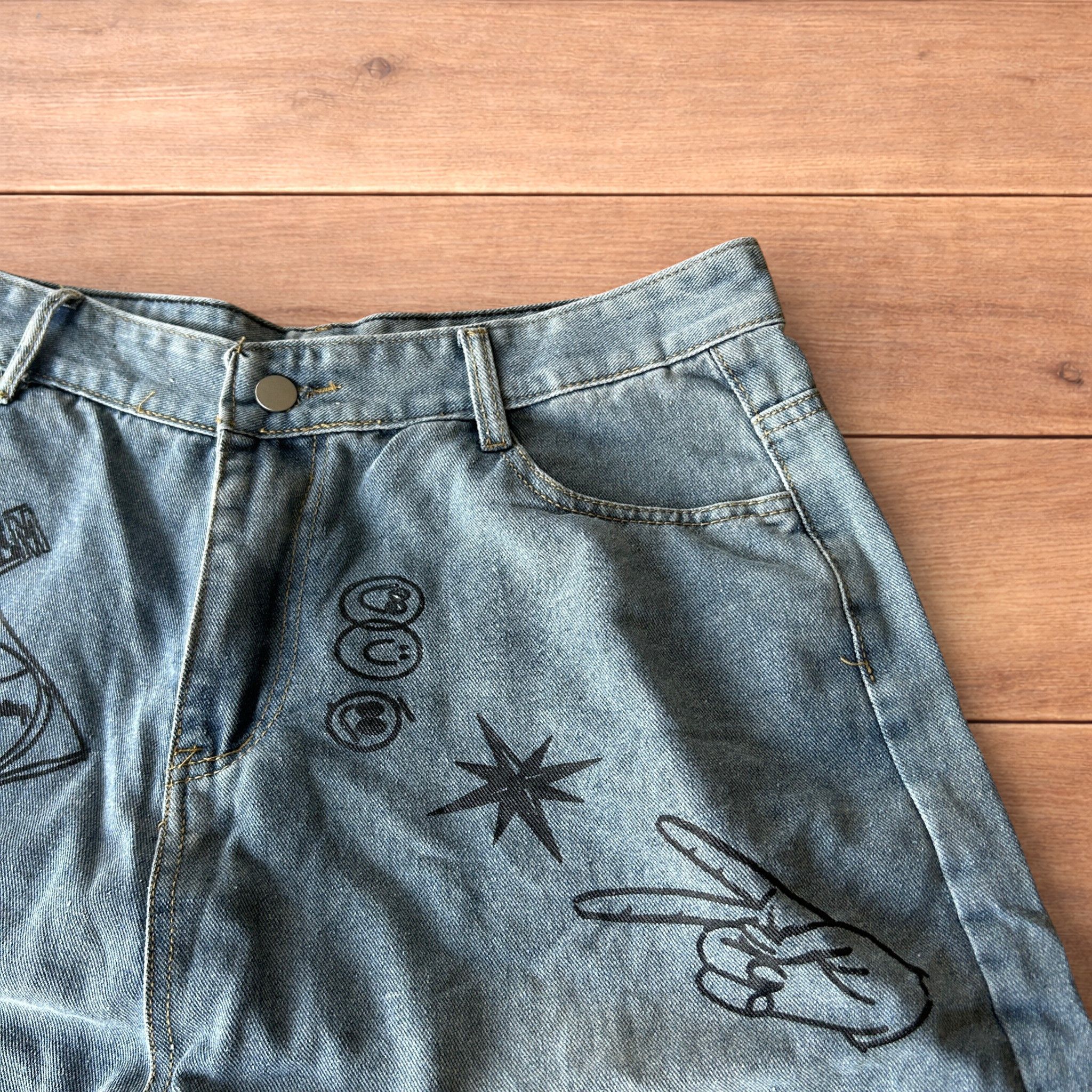 Japanese Brand Baggy wide leg denim shorts jorts with graphic in blue. Size US 36 / EU 52 - 4 Thumbnail