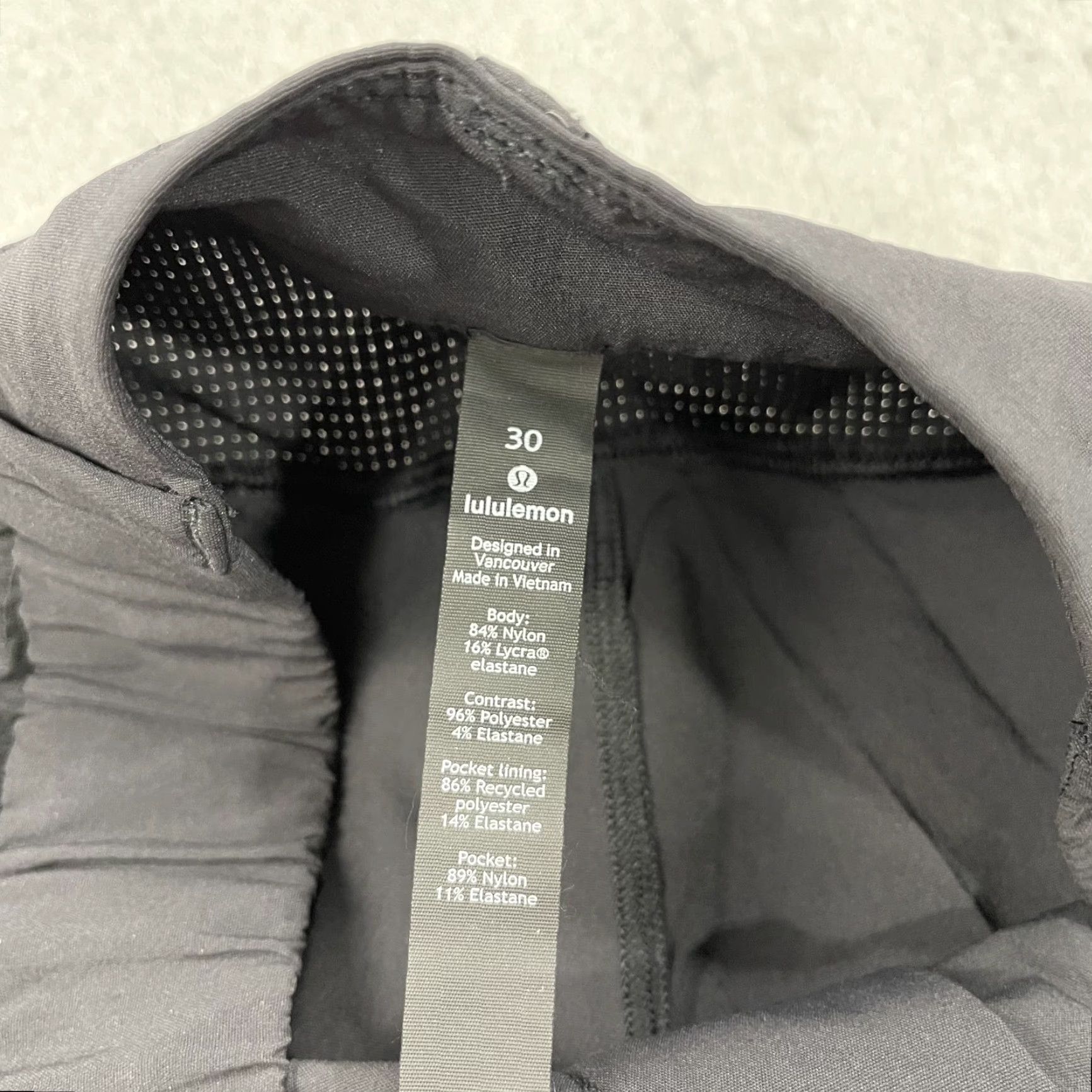Lululemon Lululemon Shorts Mens 30 Black Mountain Side Outdoor Hiking Activewear Pockets Size US 30 / EU 46 - 3 Thumbnail