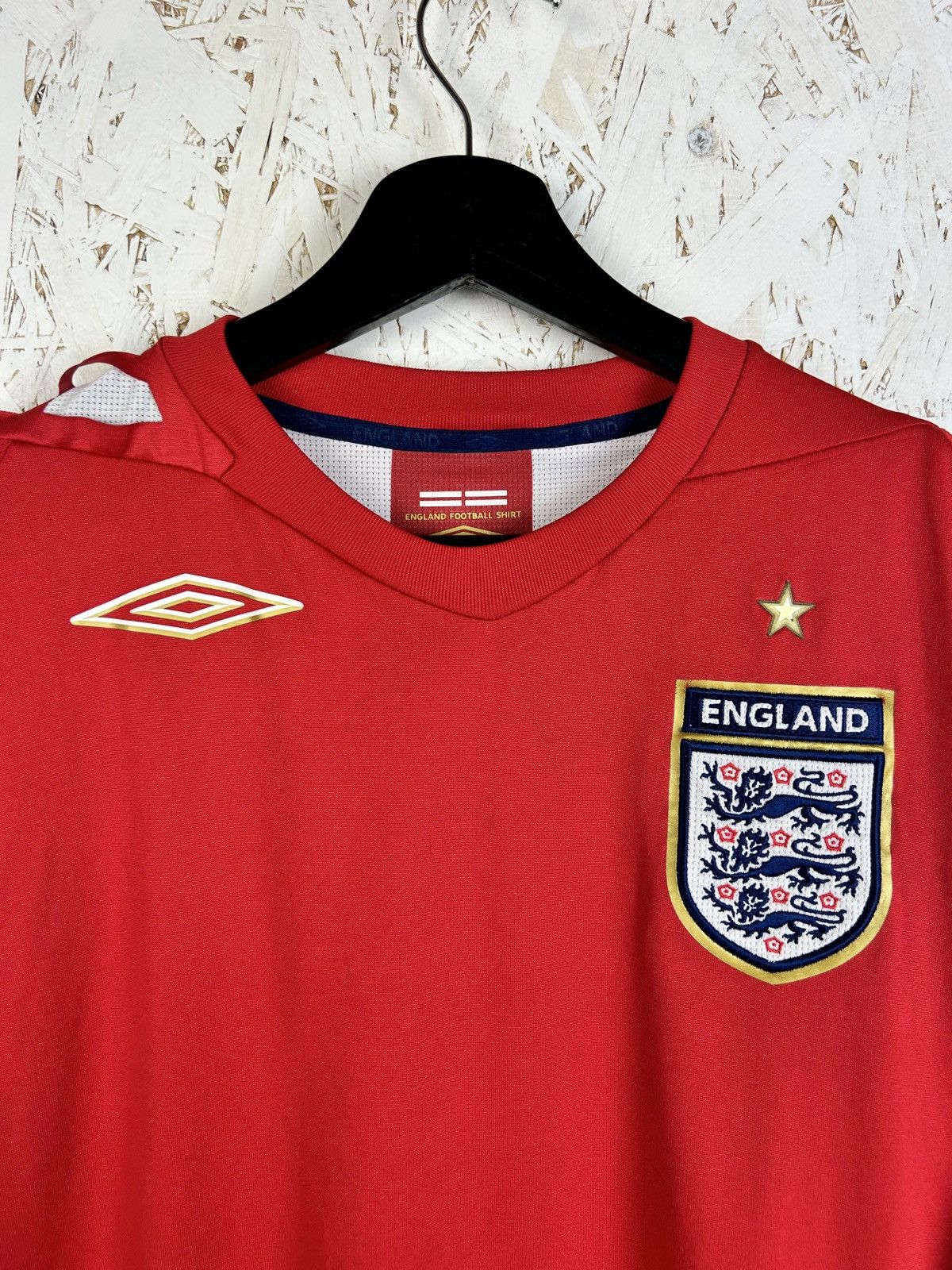 Umbro Vintage Umbro England 2006/08 Away Kit Soccer Jersey Red S Size US S / EU 44-46 / 1 - 2 Thumbnail