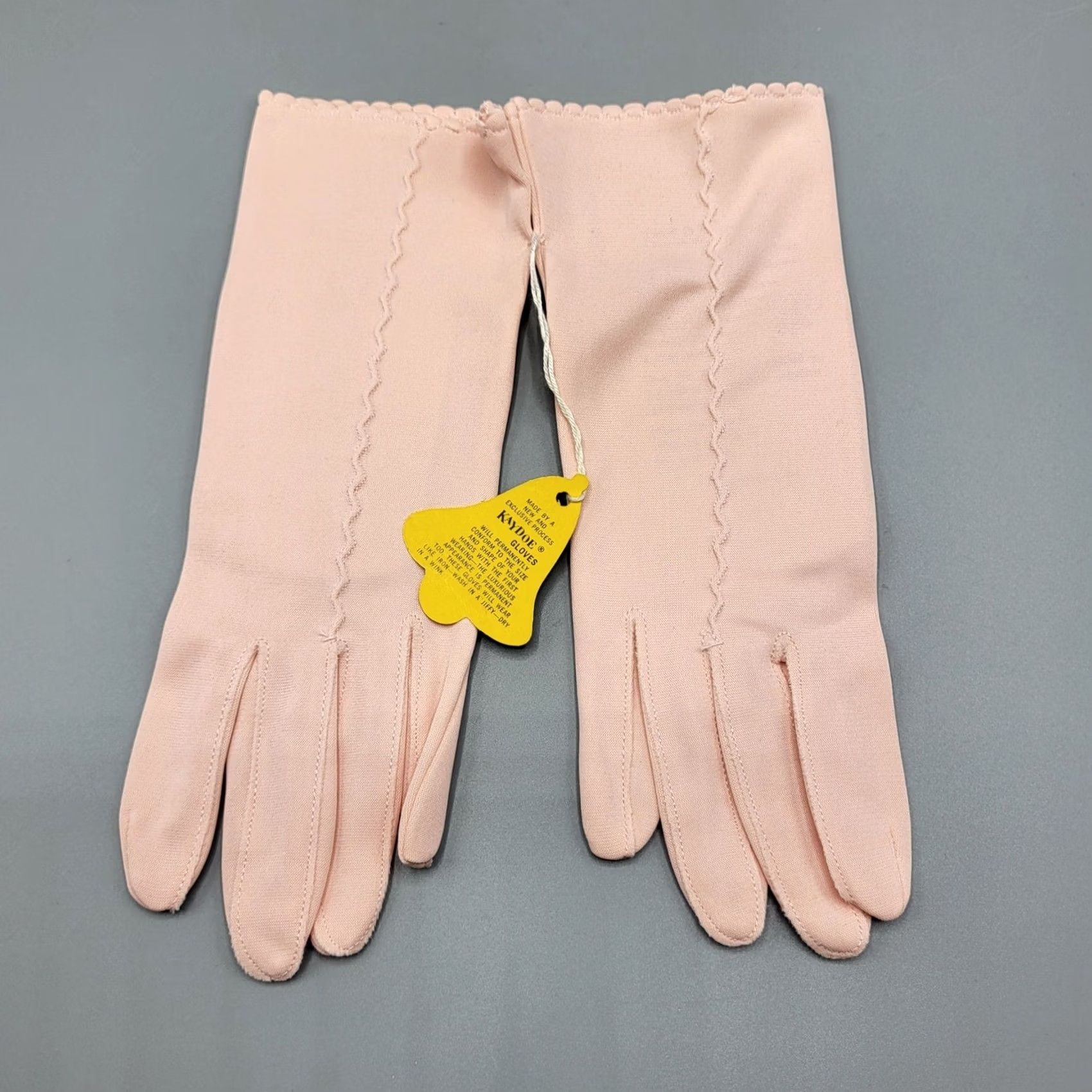 Doublet VINTAGE Kaydoe Gloves Womens One Size Double Woven Nylon Stretch Scalloped Pink 1960s Rockabilly Formal Womens Size ONE SIZE - 7 Thumbnail
