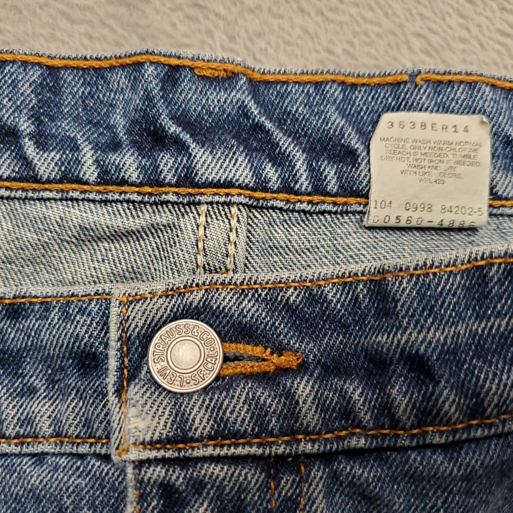Denime VINTAGE Levis Jeans Mens 38x30 Blue 560 Denim Loose Fit Tapered Leg Cotton VTG 90s USA American Jeans Mens Size US 38 / EU 54 - 5 Thumbnail