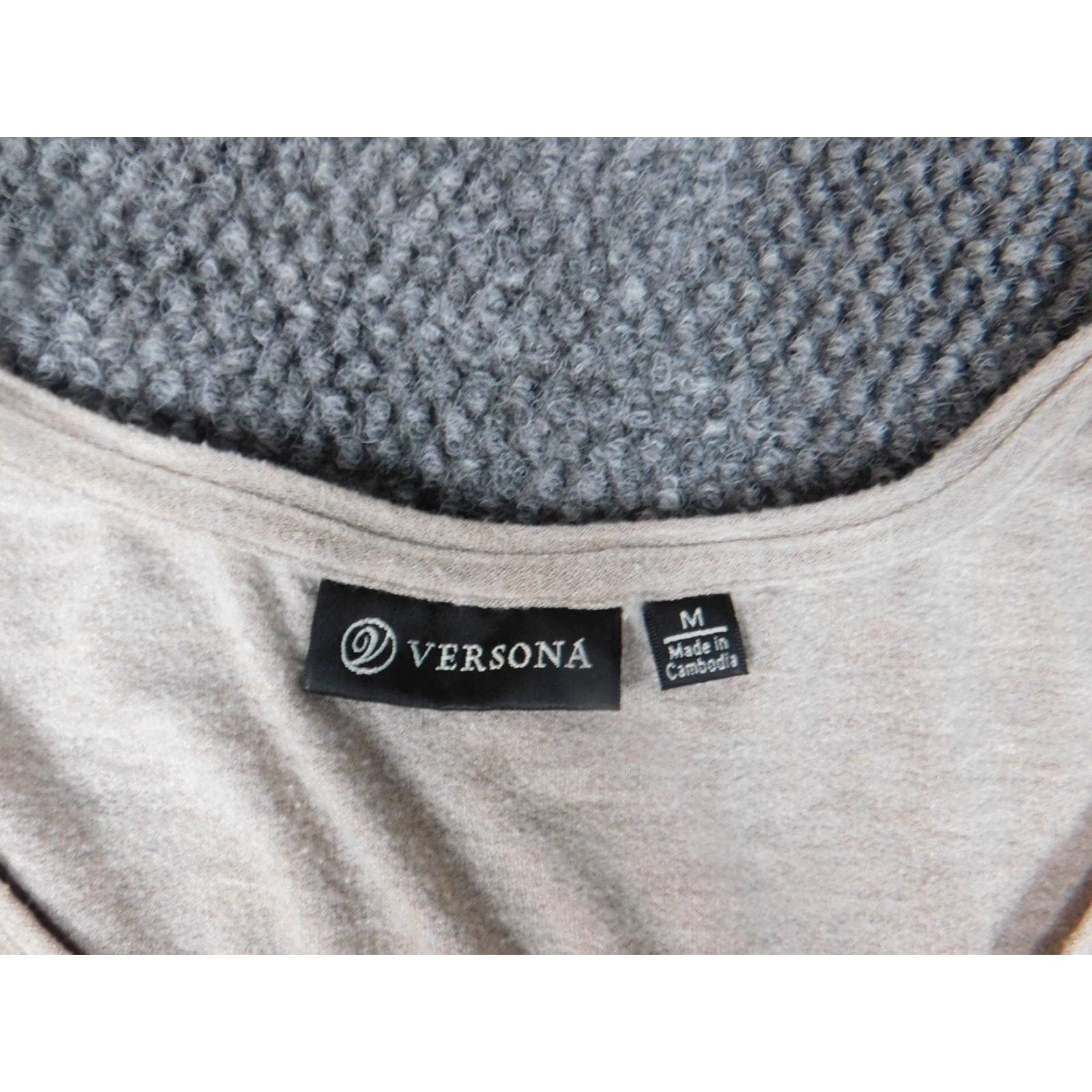 Vintage Versona Blouse Shirt Cap Sleeve Beige M Rayon Button Crew Neck Pullover Casual Womens Regular Stretch Size M / US 6-8 / IT 42-44 - 5 Thumbnail