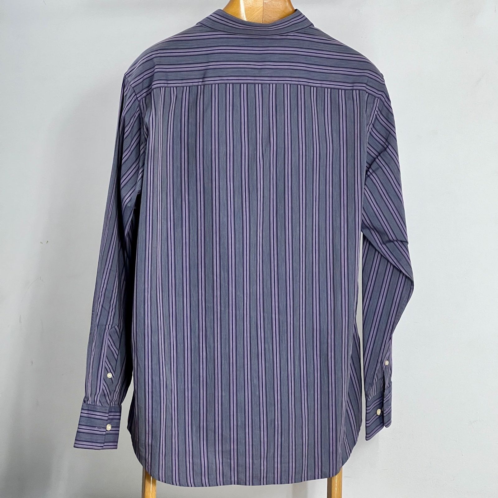 Robert Graham Robert Graham Mens Purple Gray Striped Flip Cuff Shirt Sz XL Size US XL / EU 56 / 4 - 2 Thumbnail
