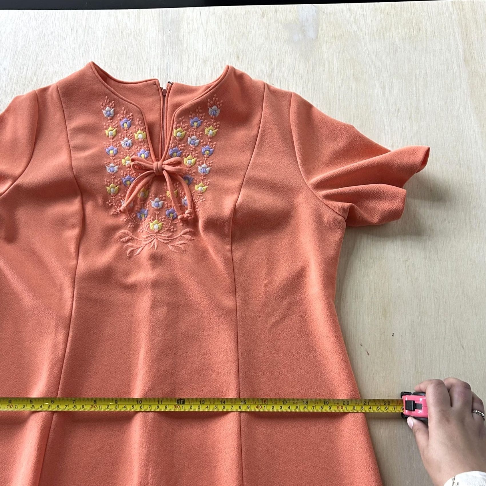 Vintage VINTAGE Dress Womens Medium Orange Floral Embroidered Bow V Neck A Line Knee Length Size M / US 6-8 / IT 42-44 - 6 Thumbnail