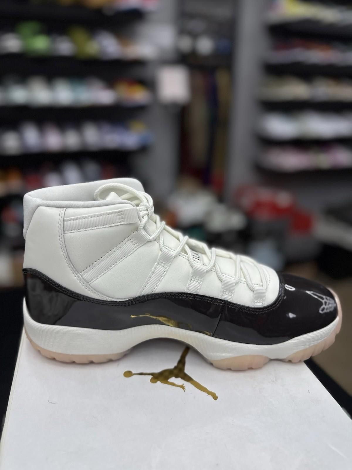 Nike Nike Air Jordan 11 Retro Neapolitan Sail Womens 12W/10.5M Size US 12 / IT 42 - 4 Thumbnail